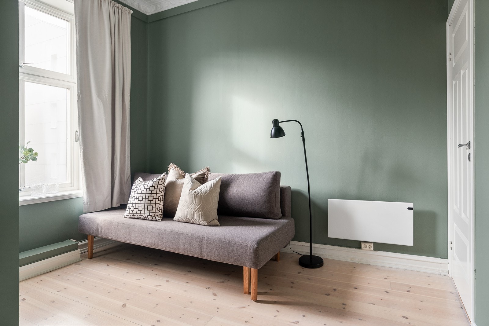 Dette soverommet er også et fleksibelt rom dersom man heller vil benytte loftsstuen som soverom 2 og dette som en tv-stue eller lignende Galleribilde