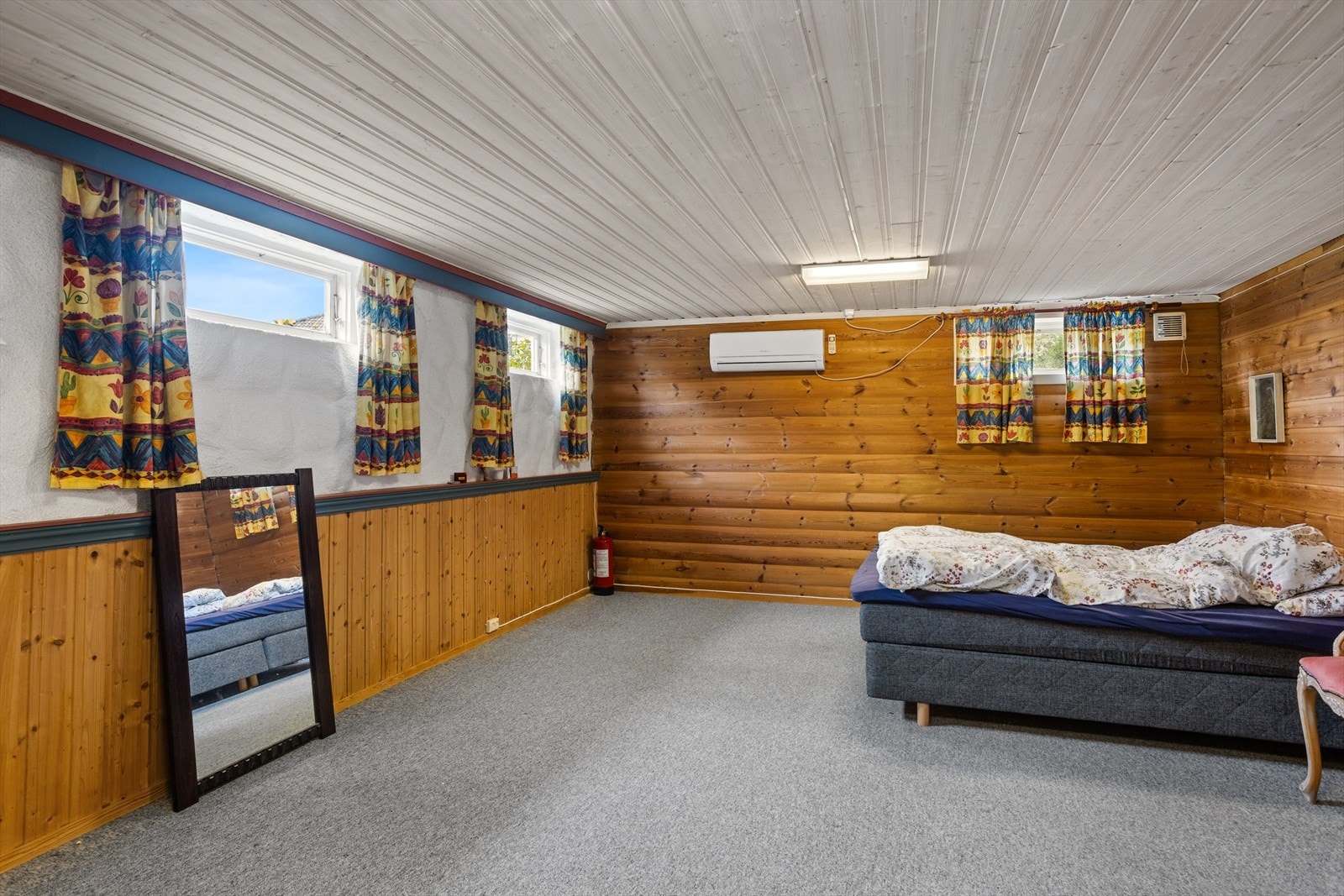 Innredet kjellerstue (Ikke omsøkt/godkjent til varig opphold). Galleribilde