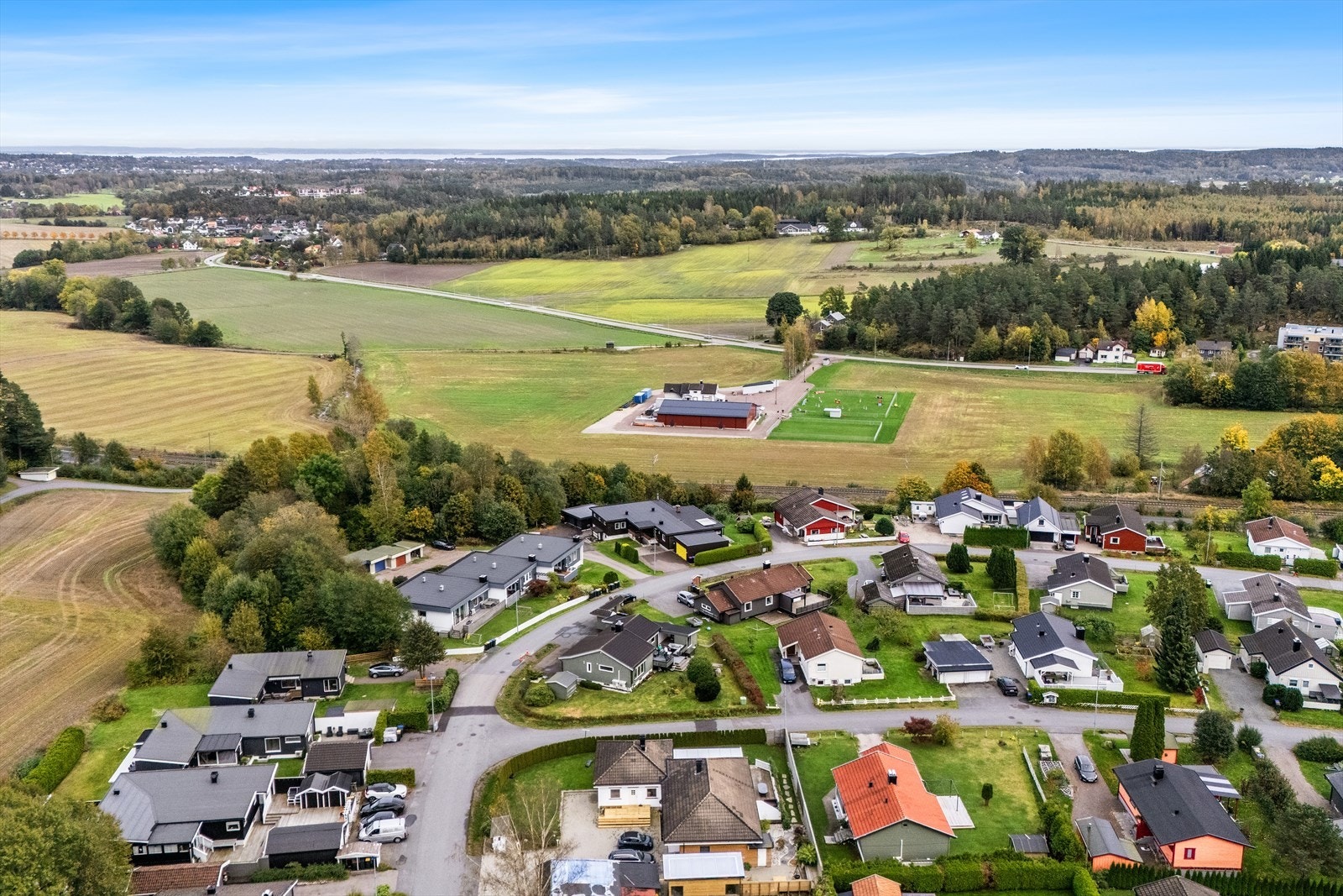 En romslig enebolig i rolige omgivelser. Galleribilde