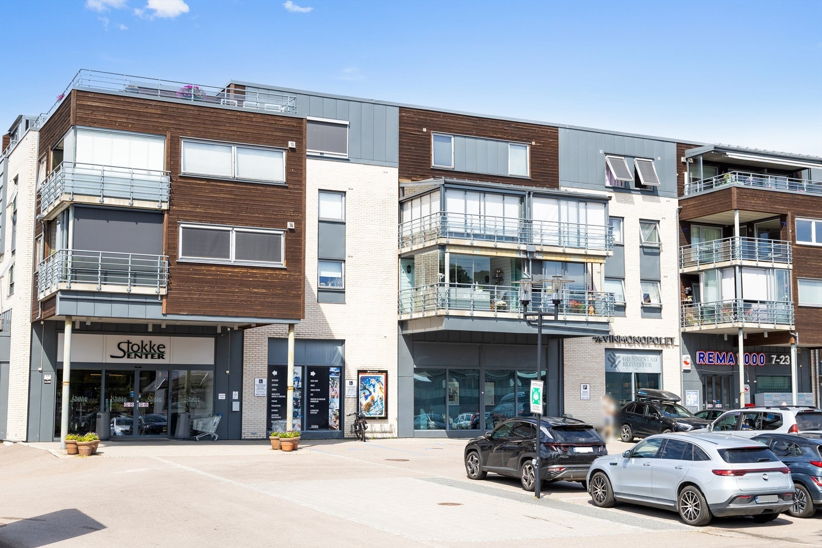 Stokke Senter er et trivelig kjøpesenter midt i Stokke sentrum. Galleribilde