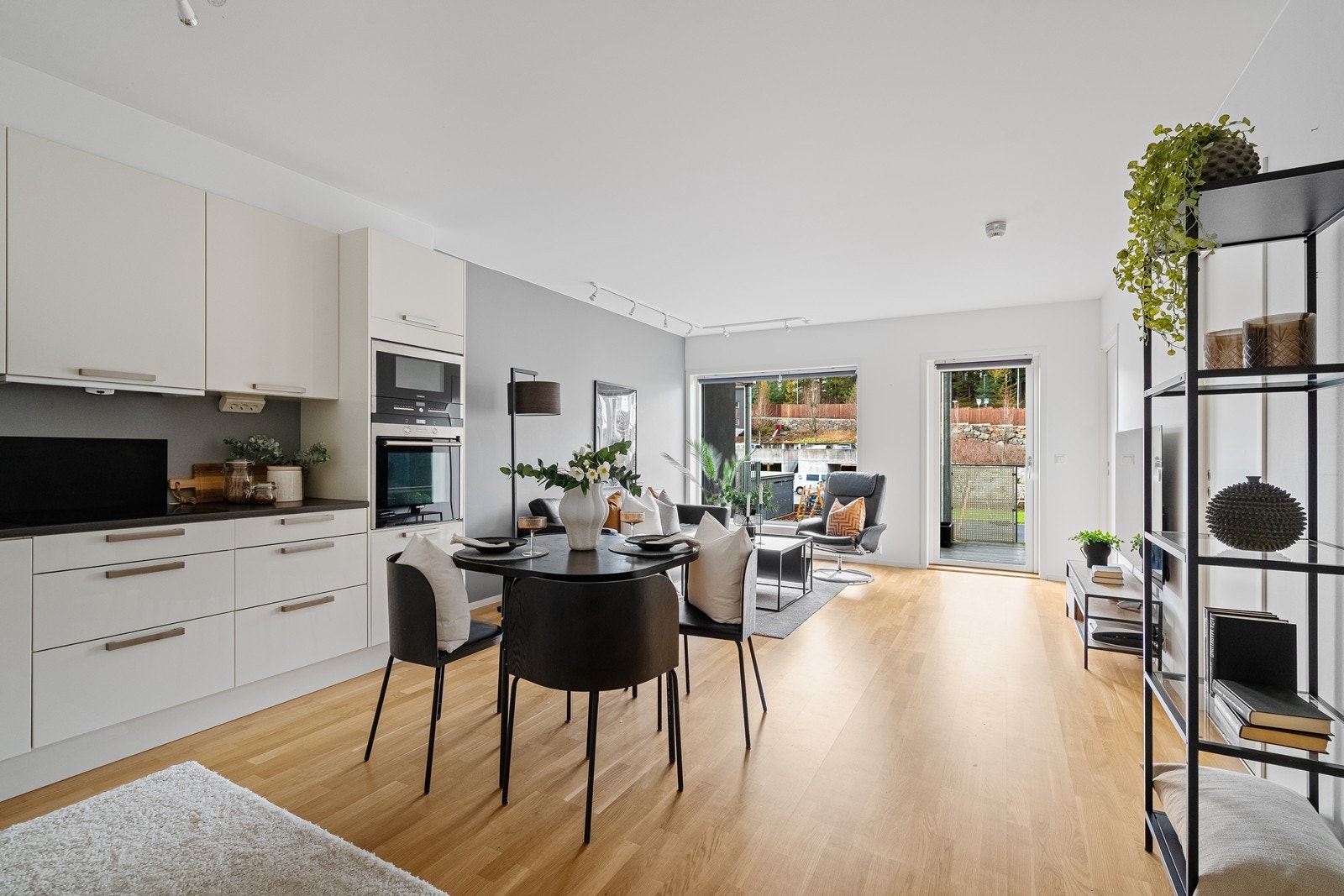 Velkommen til visning i Sørhaugveien 3 - Presentert av Joveig Junge Aktiv Eiendom Foto: Hanne T Karlsen Galleribilde