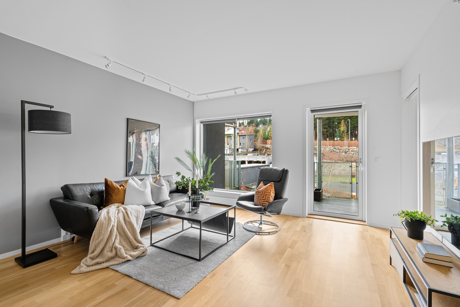 Leiligheten holder en gjennomgående god standard hvor man kan flytte rett inn Galleribilde