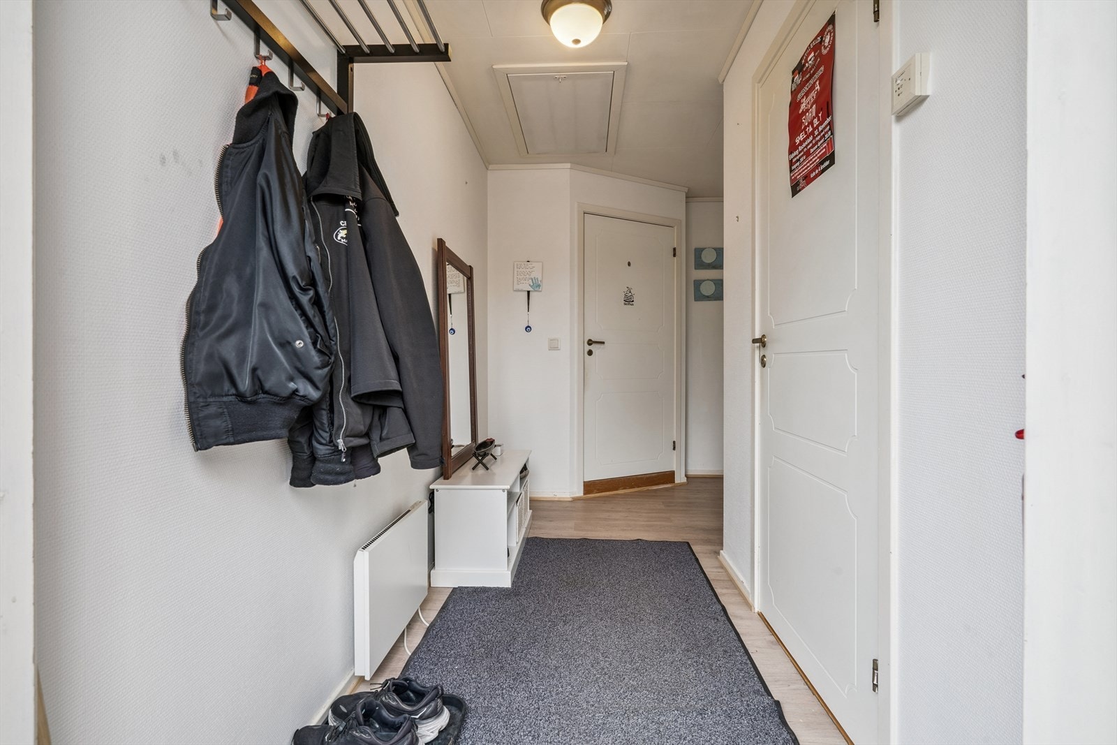 Foto er fra leilighet 14. Innvendig har leilighetene hovedsakelig standard fra byggeår. Galleribilde