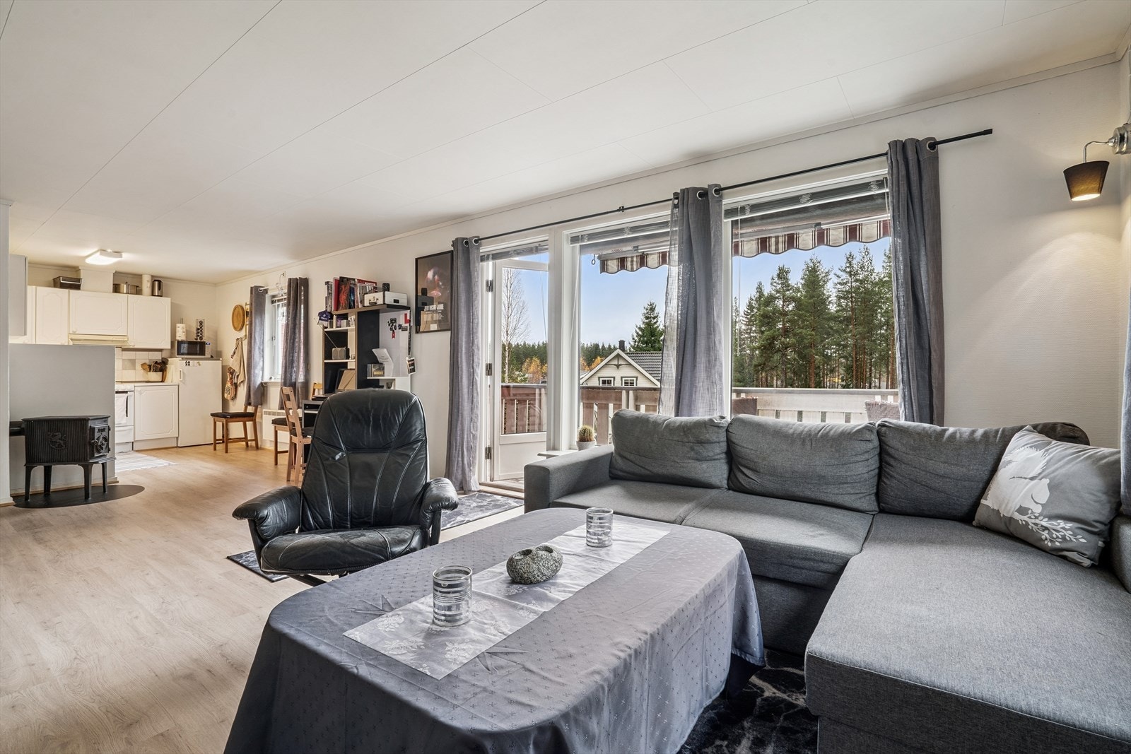 Leilighetene har åpen stue- og kjøkkenløsning. Galleribilde