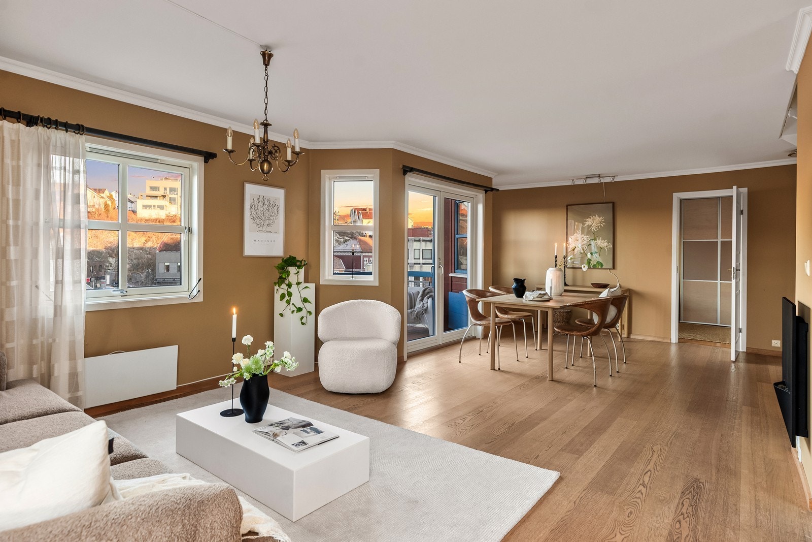 Eiendomsmegler 1 v/John Arne Spernes og Lise Krogh-Pedersen har gleden av å presentere Evjekaia 2a! Galleribilde