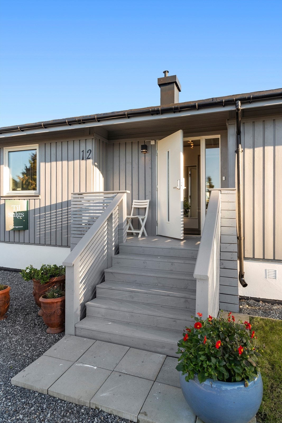 Pent opparbeidet trapp til inngangsparti Galleribilde