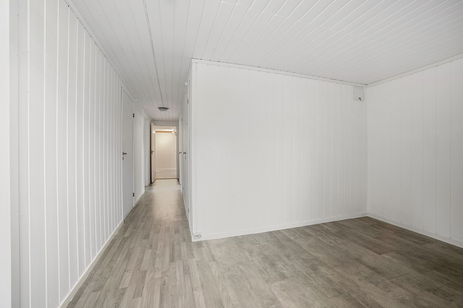 Her ligger det rør klare for å montere kjøkken Galleribilde