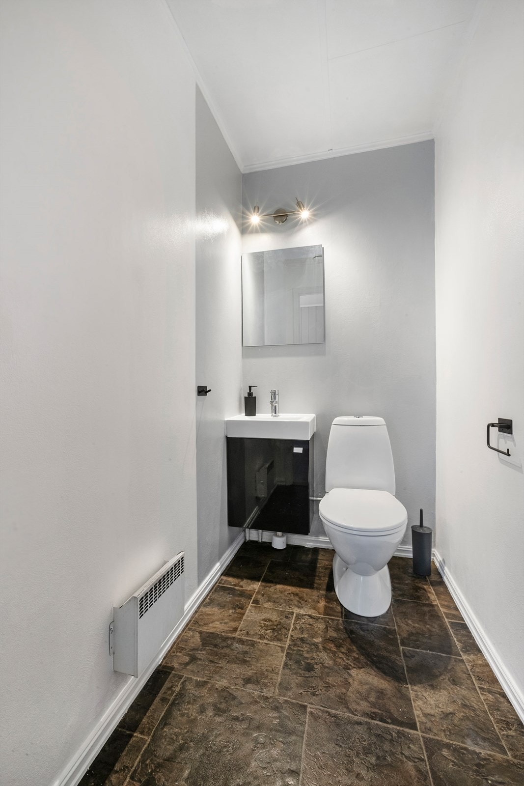 Separat toalettrom i 1. etasje Galleribilde