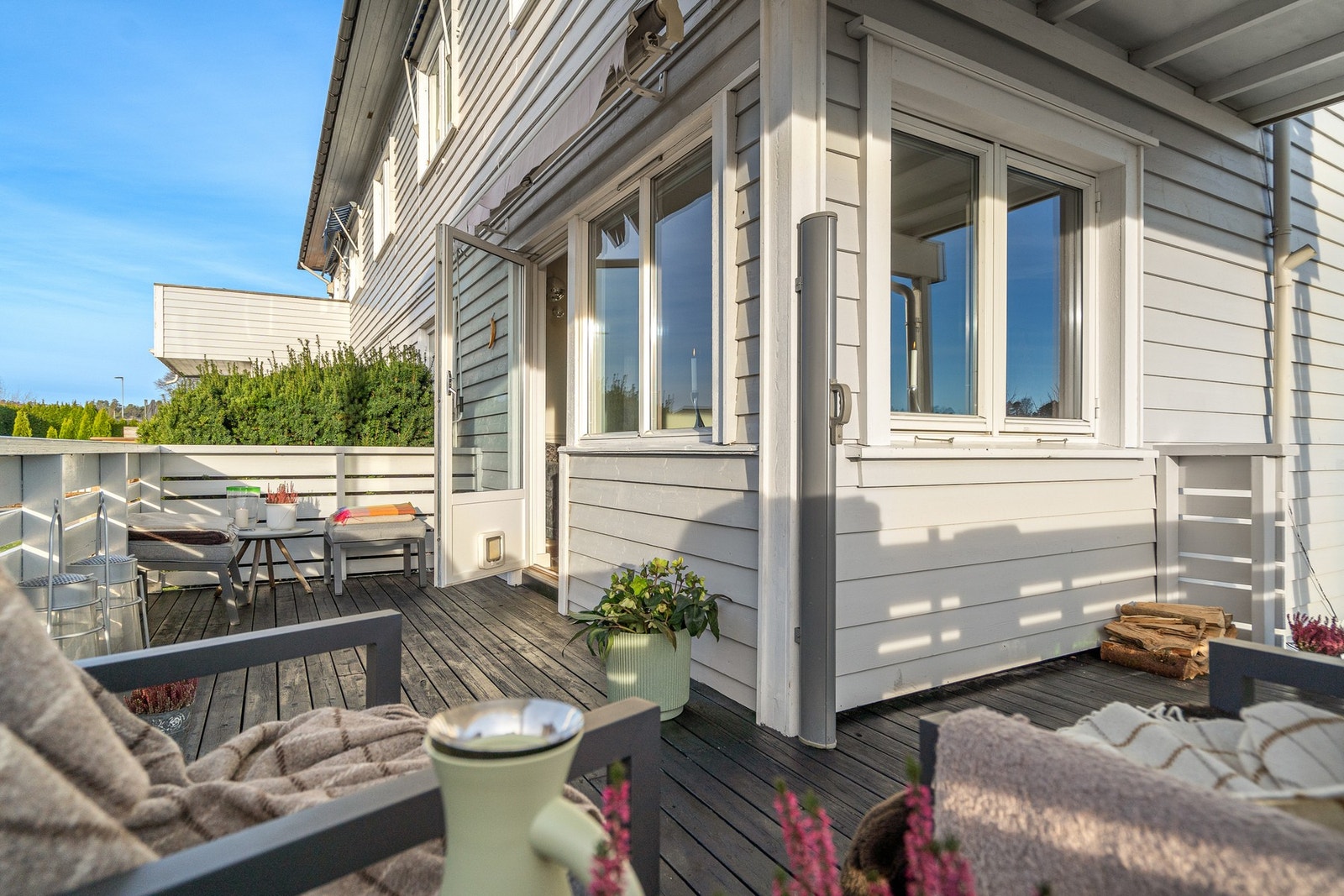 Stor og herlig terrasse - svært solrike omgivelser Galleribilde