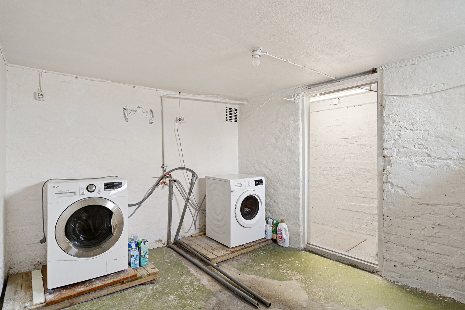 Felles vaskerom i kjelleren Galleribilde