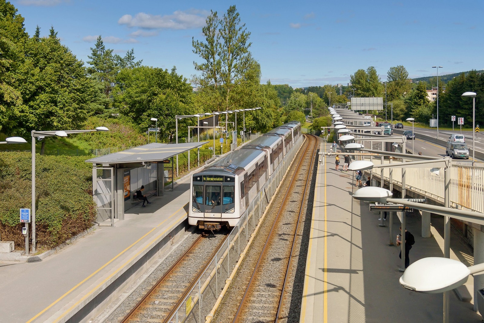 Området har god dekning av kollektivtransport med blant annet T-bane og buss. Galleribilde