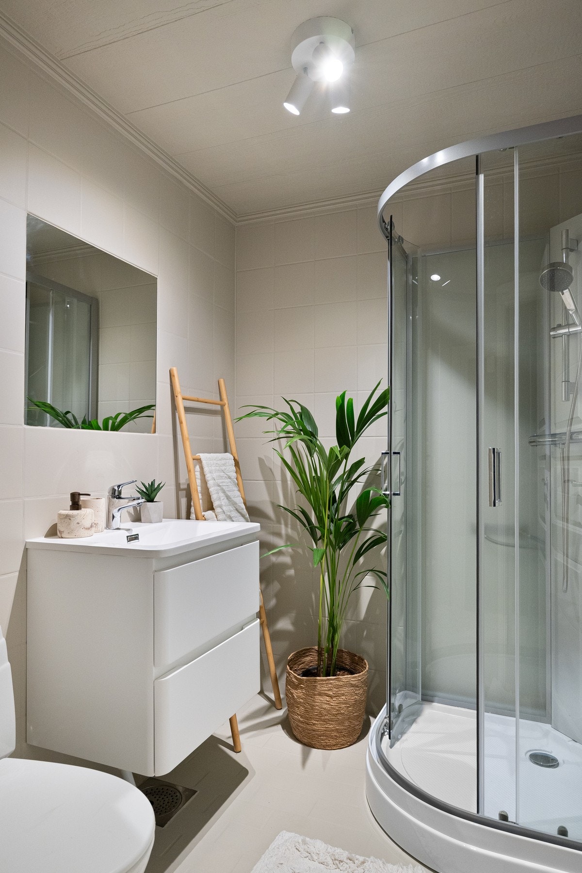 Badet har moderniseringsbehov, her har du en perfekt mulighet til å skape ditt drømmebad! Galleribilde