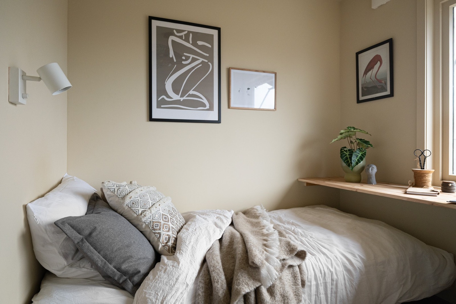 Rommet passer perfekt som barnerom, gjesterom eller hjemmekontor, alt etter behov. Galleribilde