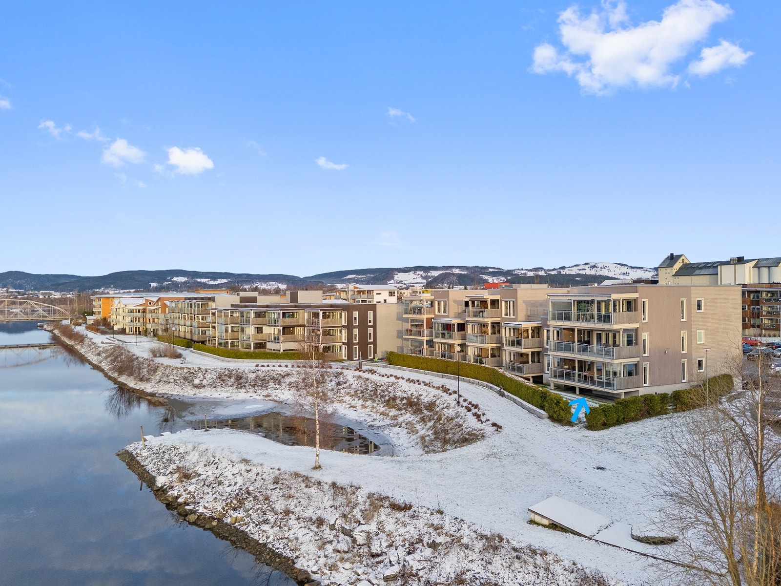 Stor og flott leilighet beliggende ved elvekanten. Galleribilde