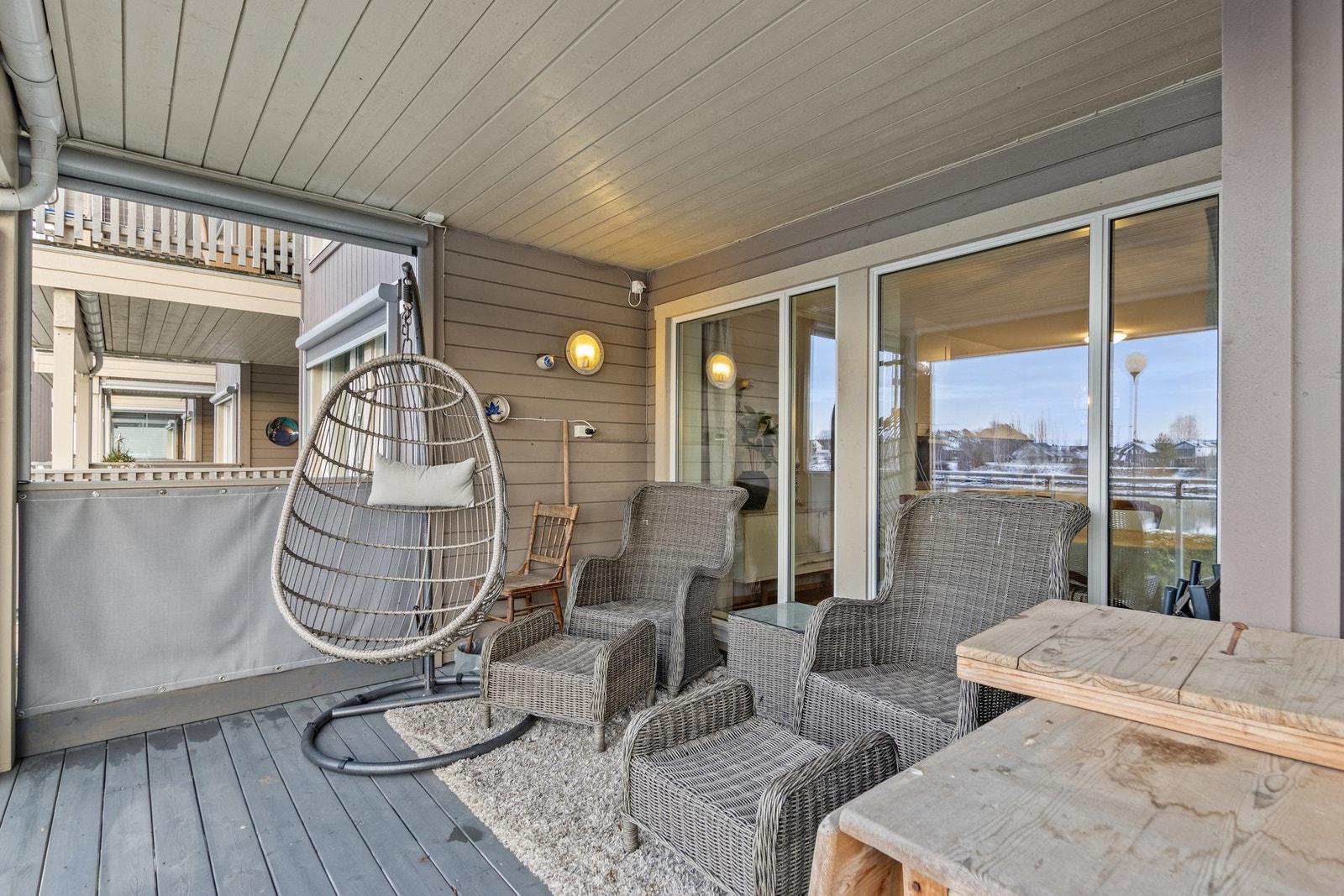 Skjermet uteplass på balkong. Galleribilde