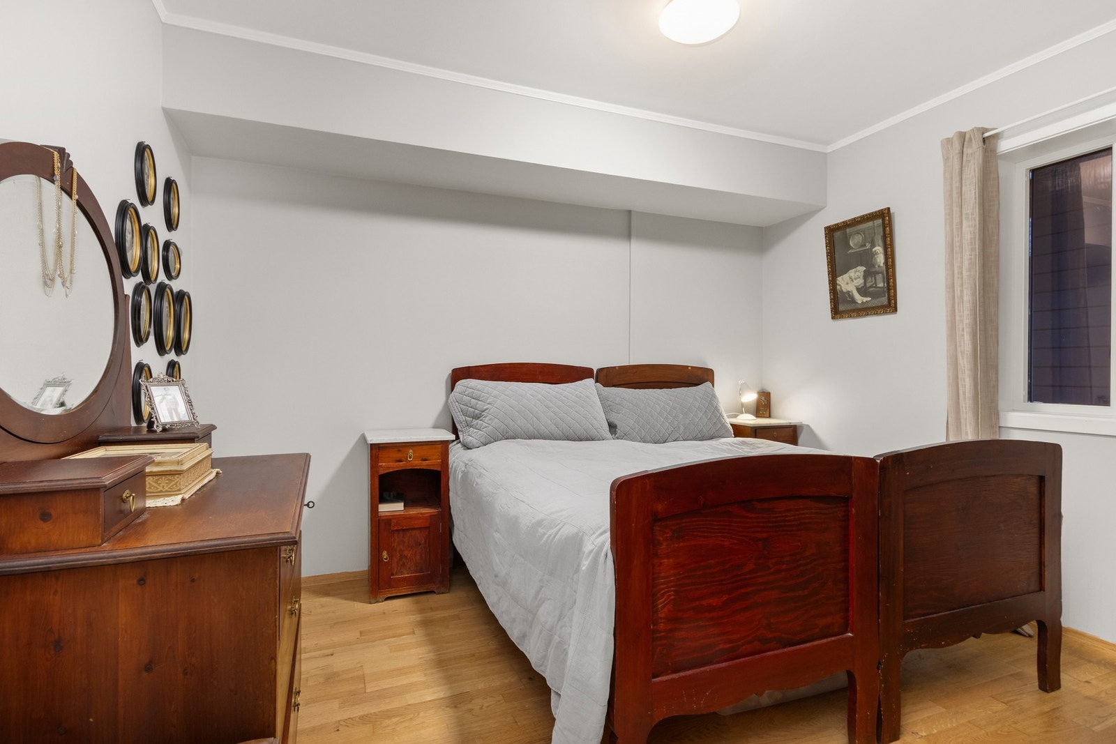 Soverom nummer to. Romslig soverom med plass for dobbelseng her også. Galleribilde