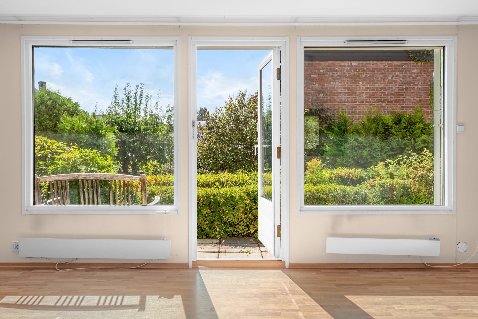 Borettslaget har vedtatt og godkjent salg av lokalet, samt opprettelse av en ny andel. Forretningsfører (Obos) bistår med å opprette og tinglyse ny andel. Alle kostnader knyttet til dette dekkes av ny eier. Galleribilde