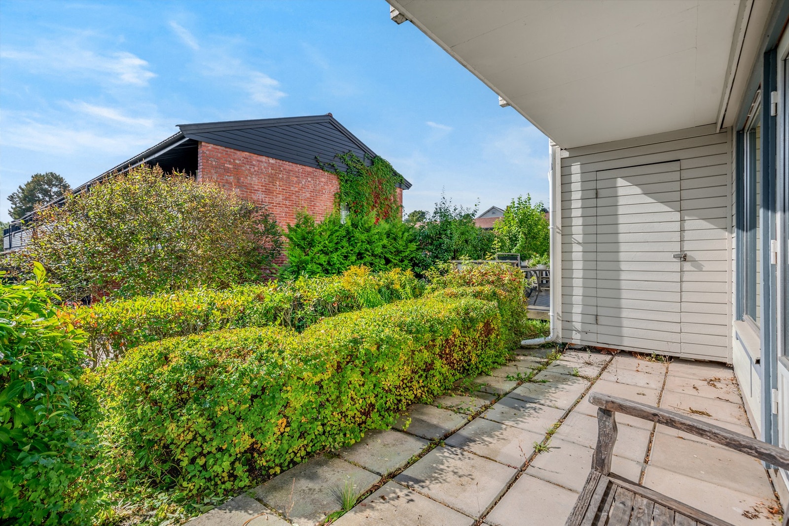 Det forutsettes at ny eier samarbeider med styret, og kun fysiske personer kan erverve eiendommen. Galleribilde