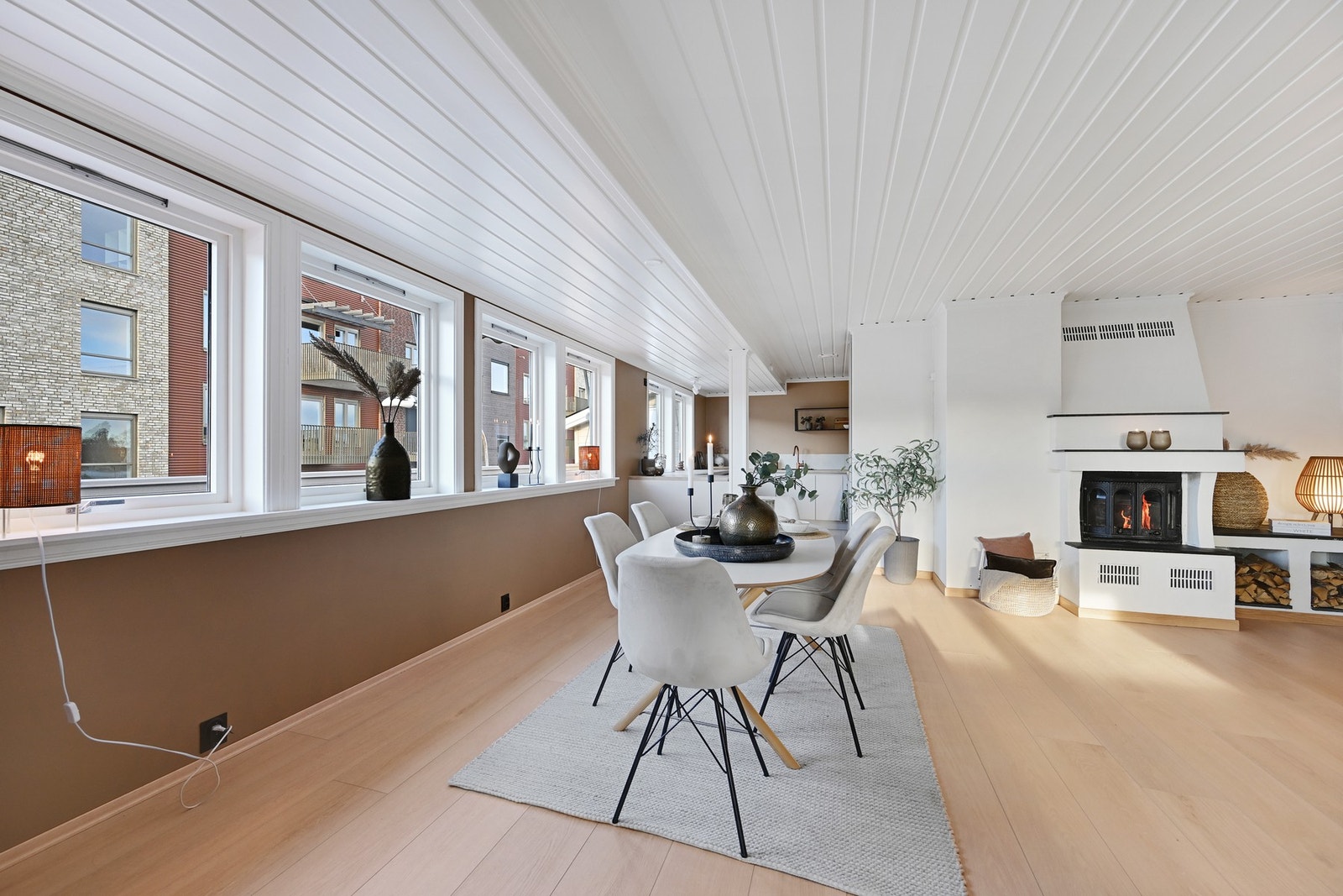 Full vindusrekke gir godt med lys Galleribilde