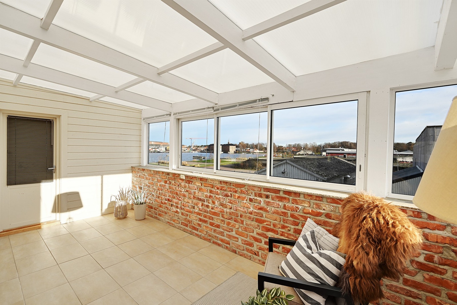 Her ser vi litt av utsikten fra den innglassede balkongen - dog vil denne endre seg ved videre utbygging i området Galleribilde