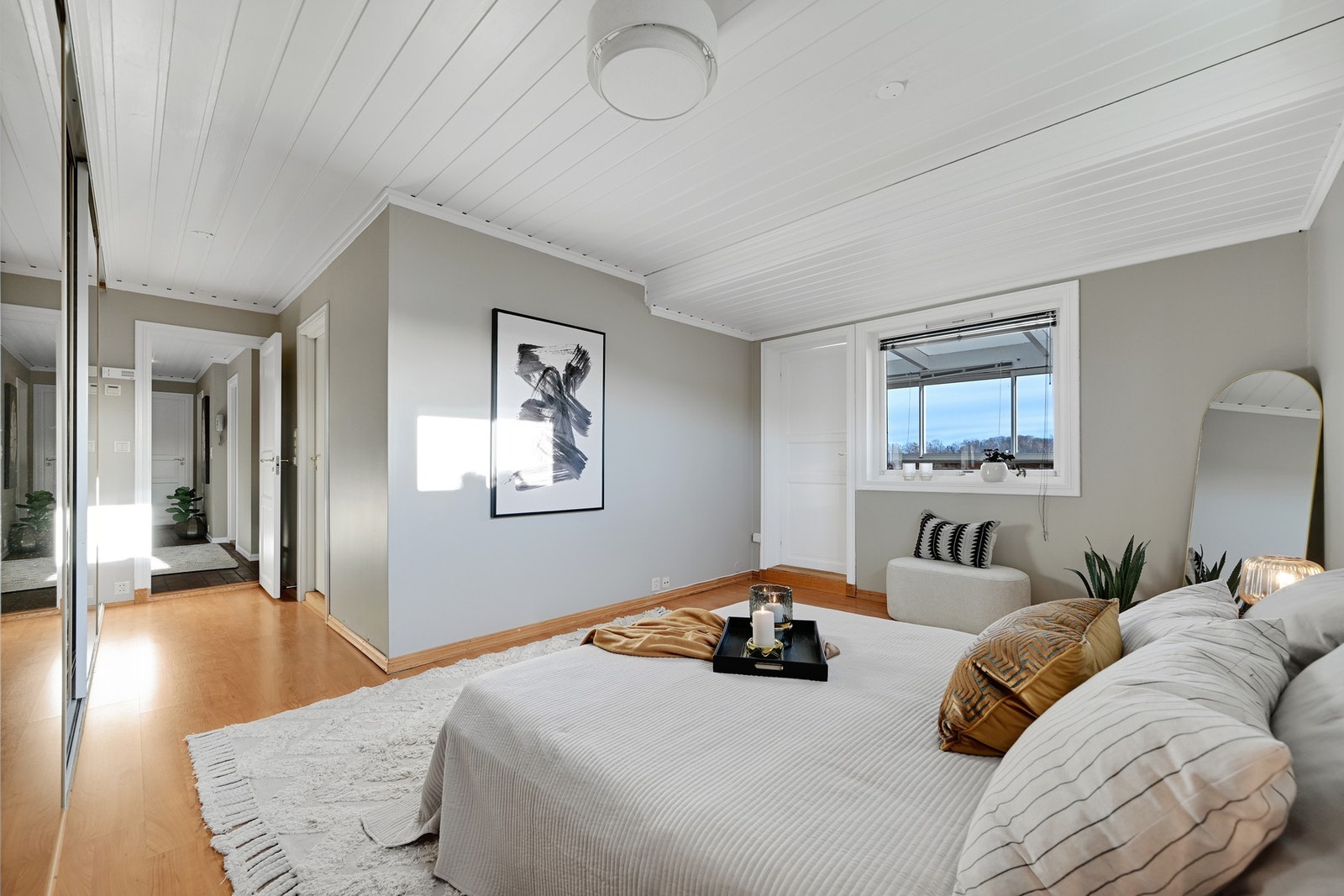 Da har vi tatt turen inn på hovedsoverommet - leiligheten har totalt 3 soverom Galleribilde