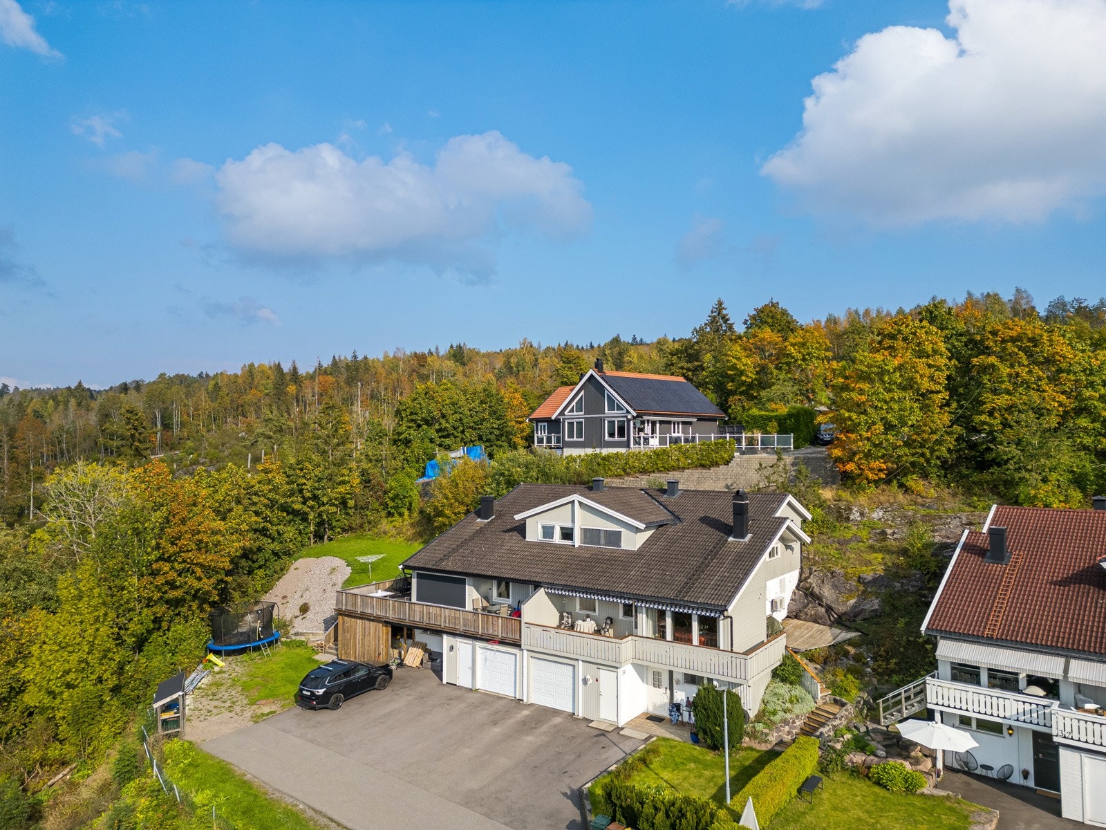 Botnemarka tilbyr fantastiske turområder med skiløyper om vinteren og flotte turstier om sommeren. Her ligger alt til rette for en aktiv livsstil i Holmestrands skog og mark Galleribilde