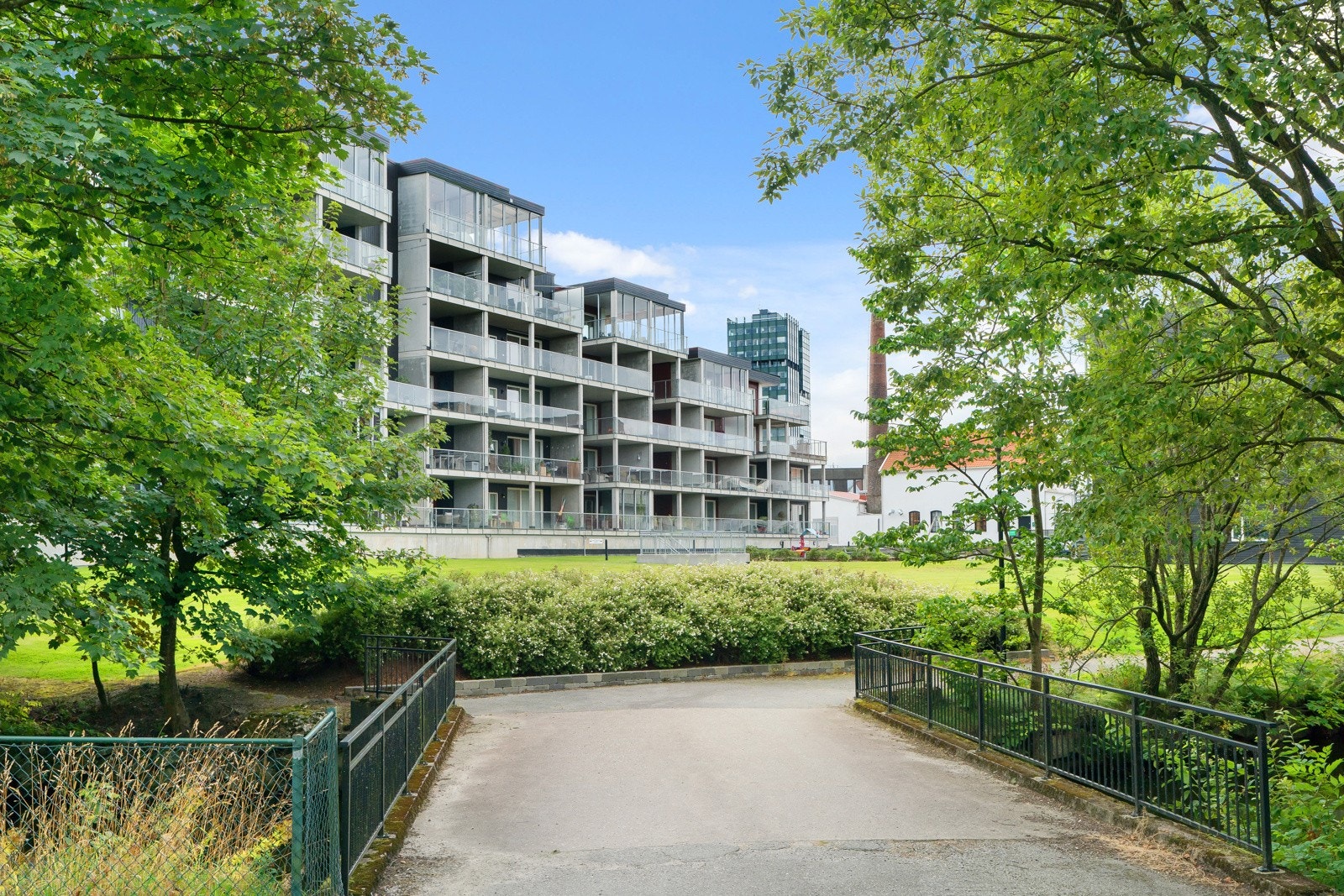 Området har kort vei til flotte tur- og rekreasjonsområder som kan benyttes gjennom hele året. Galleribilde