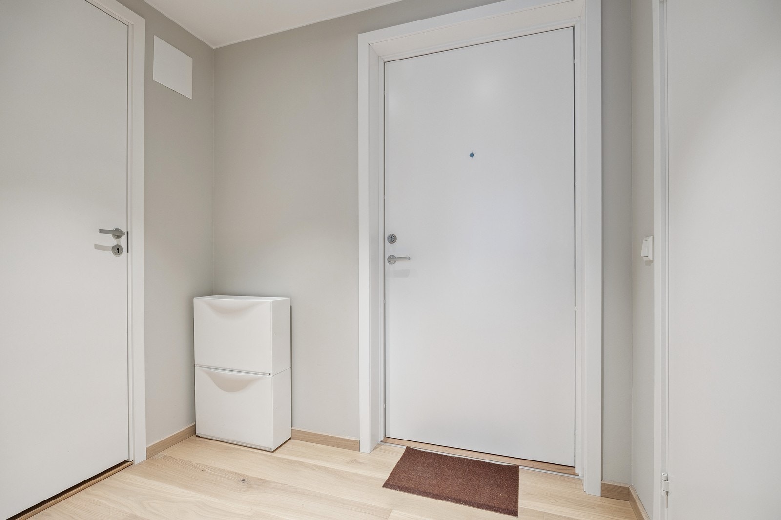 Gang med skoskap. Galleribilde