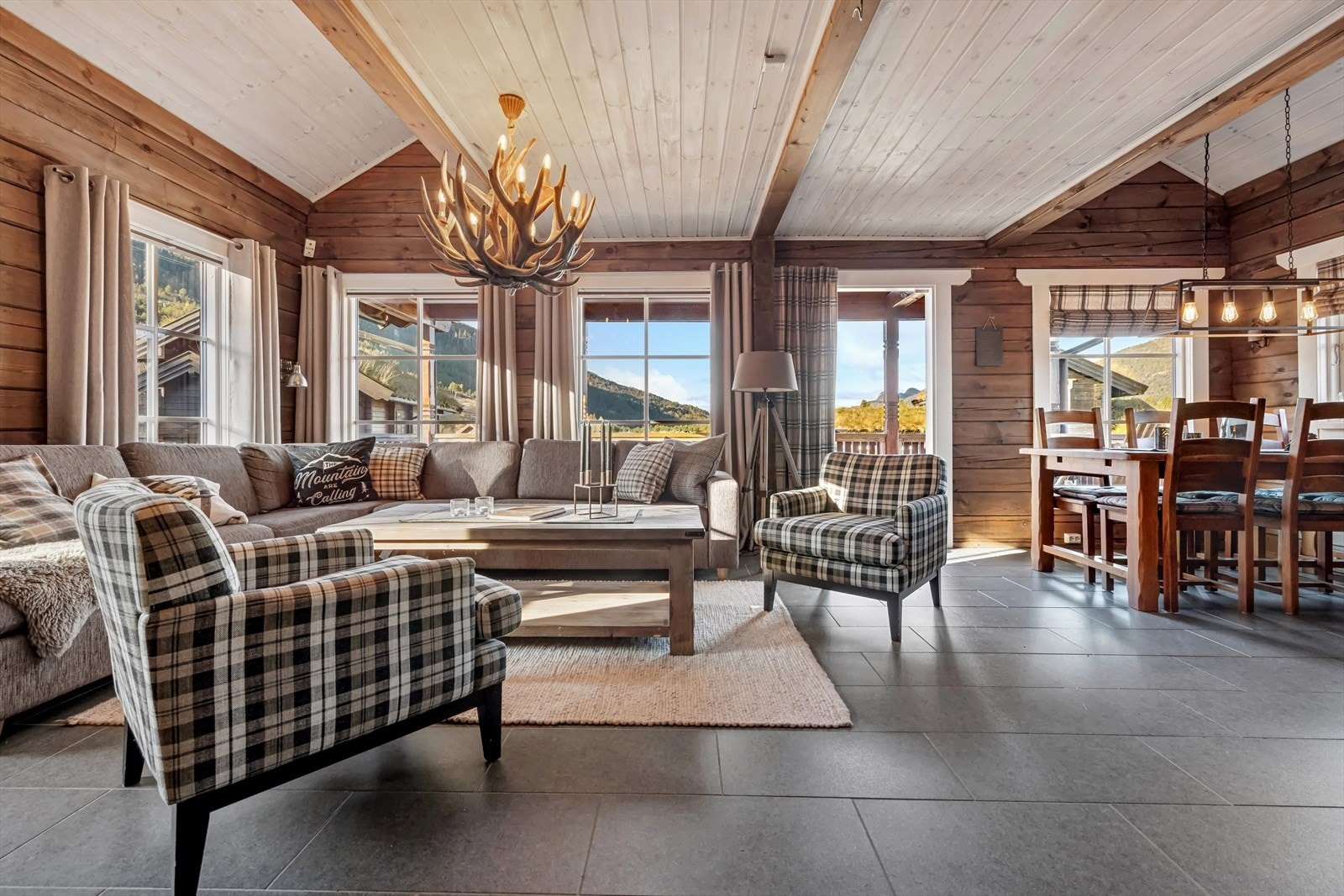 Herlig lodgestil i hyttas hjerte! Galleribilde