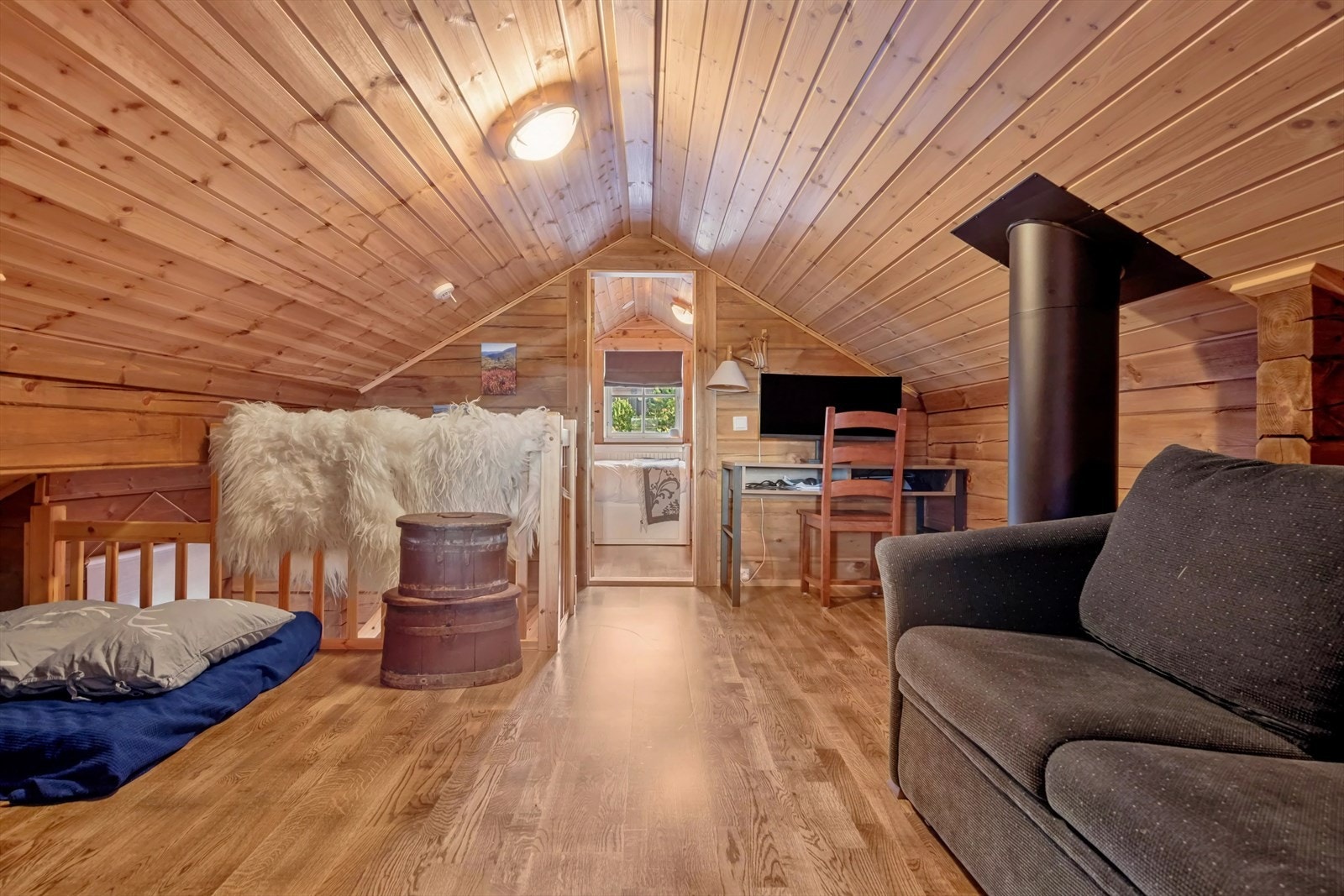 Ekstra TV-stue byr på ekstra soveplasser og sosial sone for barna eller hjemmekontor for de voksne. Galleribilde