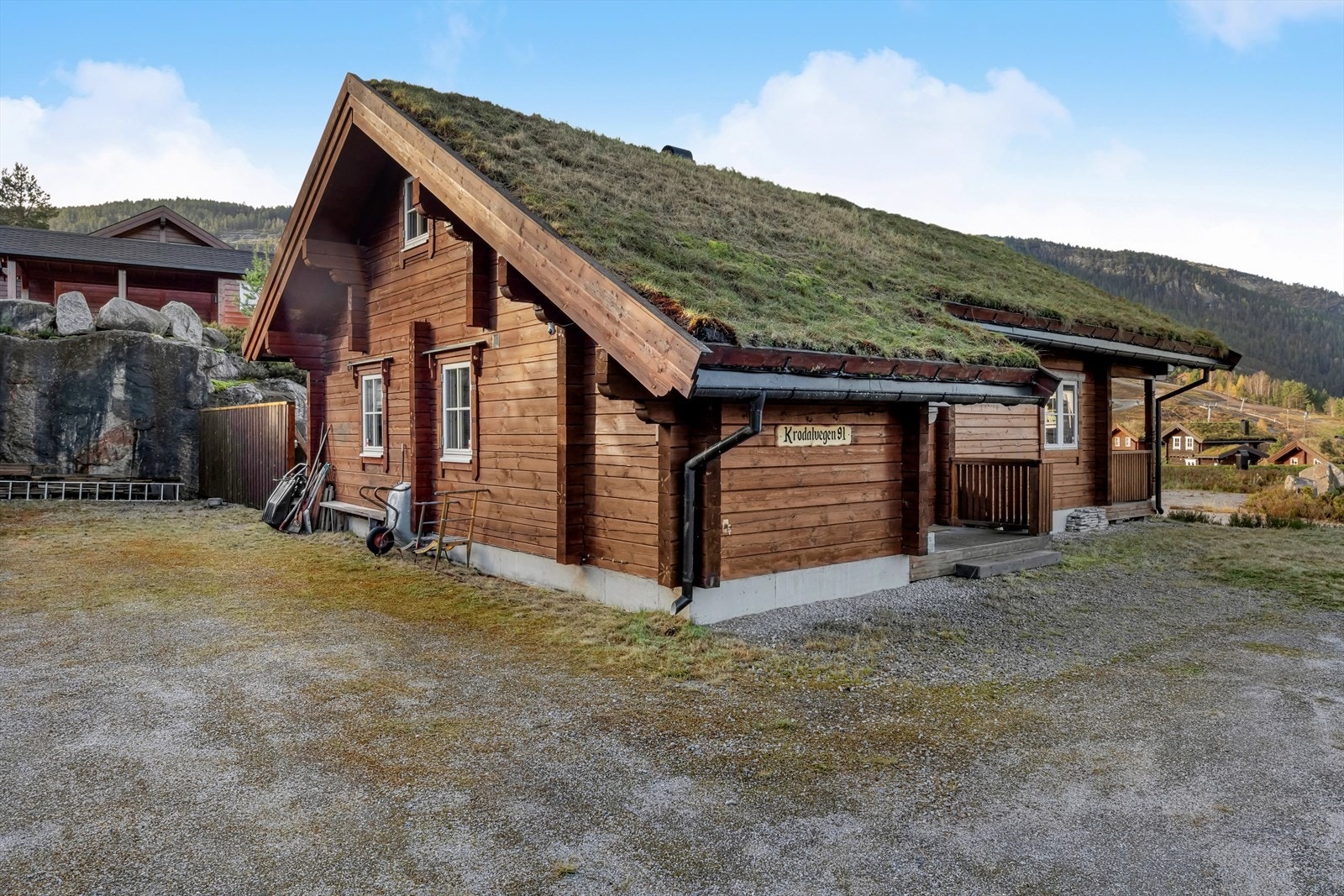 Velkommen inn! Dette er en hytta du bør sjekke ut. Alt ligger til rette for det gode liv til fjells! Galleribilde