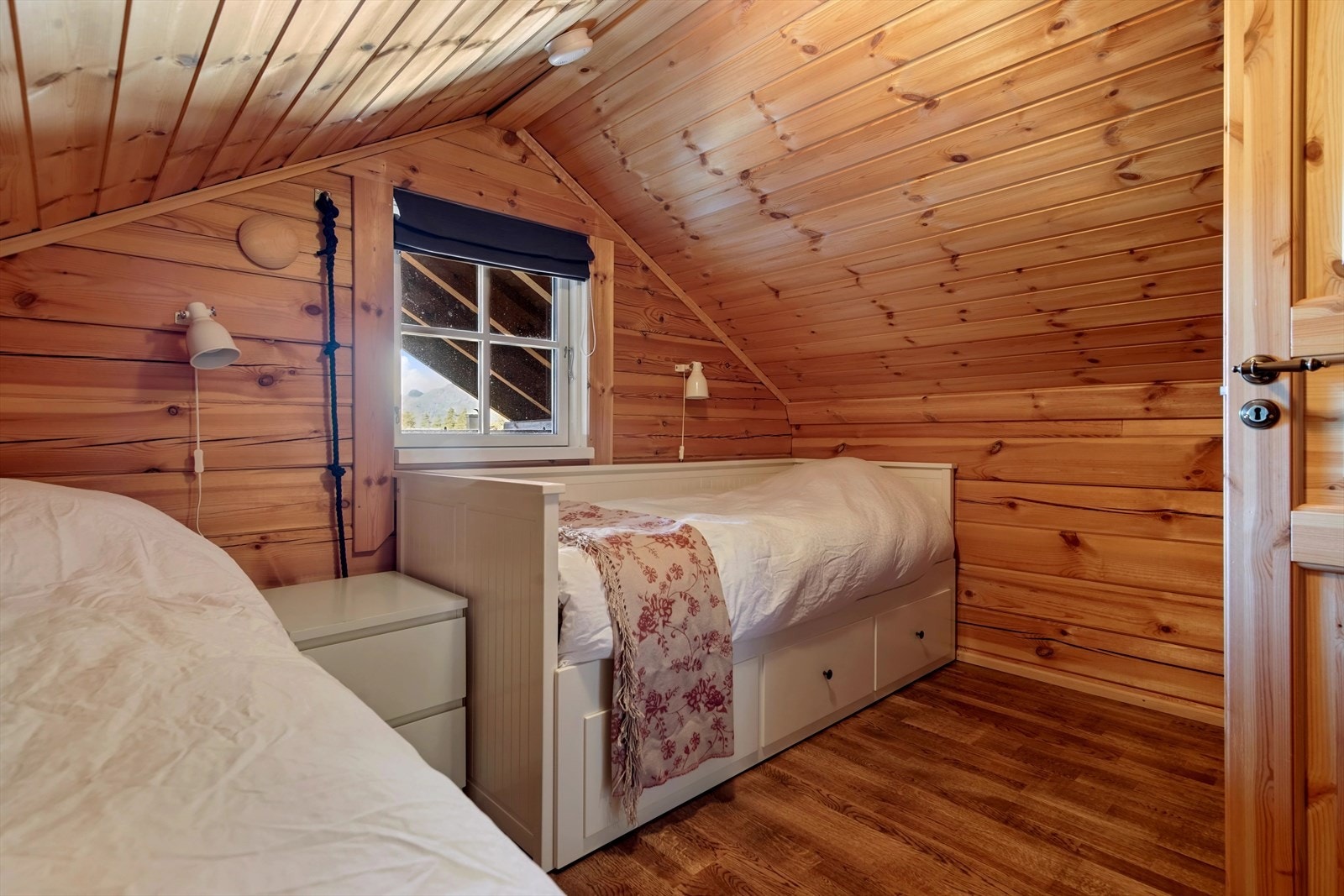 Soverom 2 oppe - totalt 10 sengeplasser ! Galleribilde