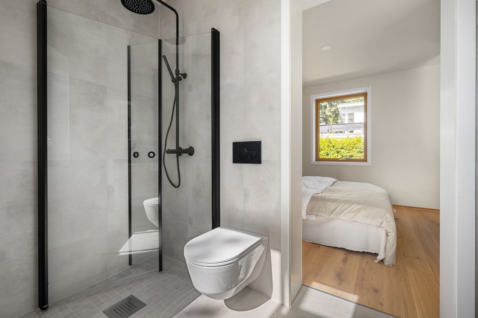 De innvendige bildene er tatt nabohuset, men planløsning og kvaliteter er tilnærmet like (se plantegning for nærmere beskrivelse) Galleribilde