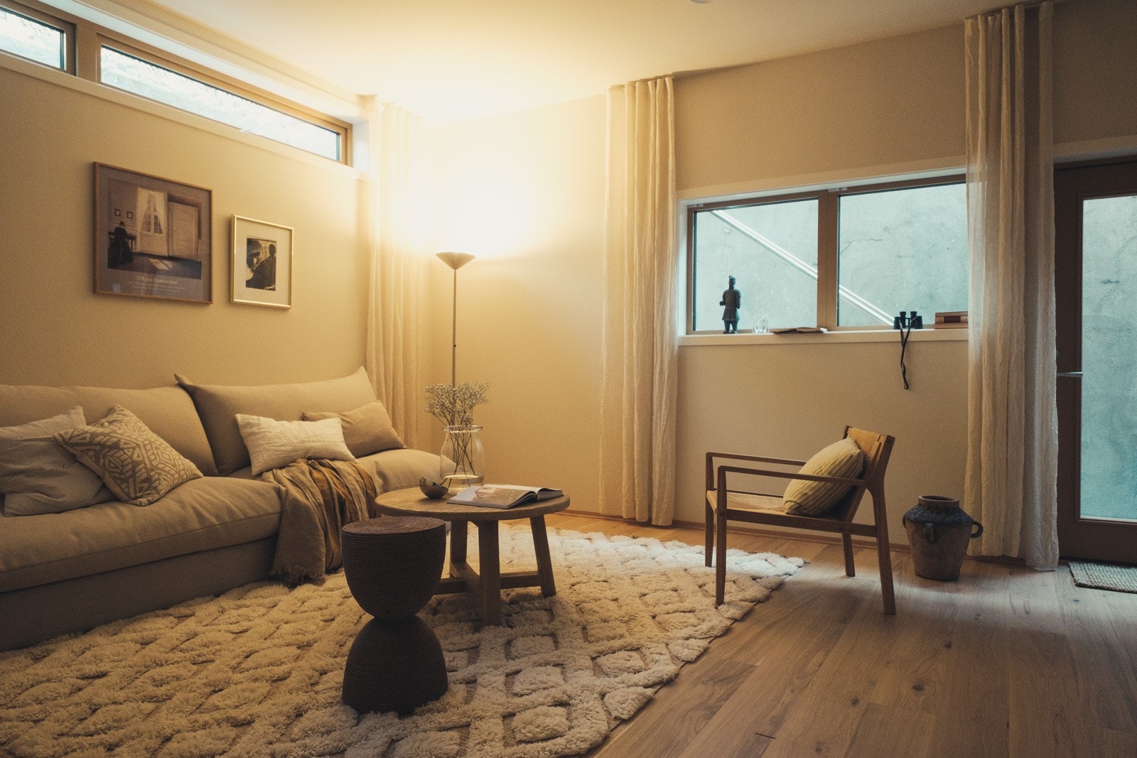 Oppholdsrom hybel bildet er fra 23D, hybelen har god takhøyde som gir en god romfølelse Galleribilde