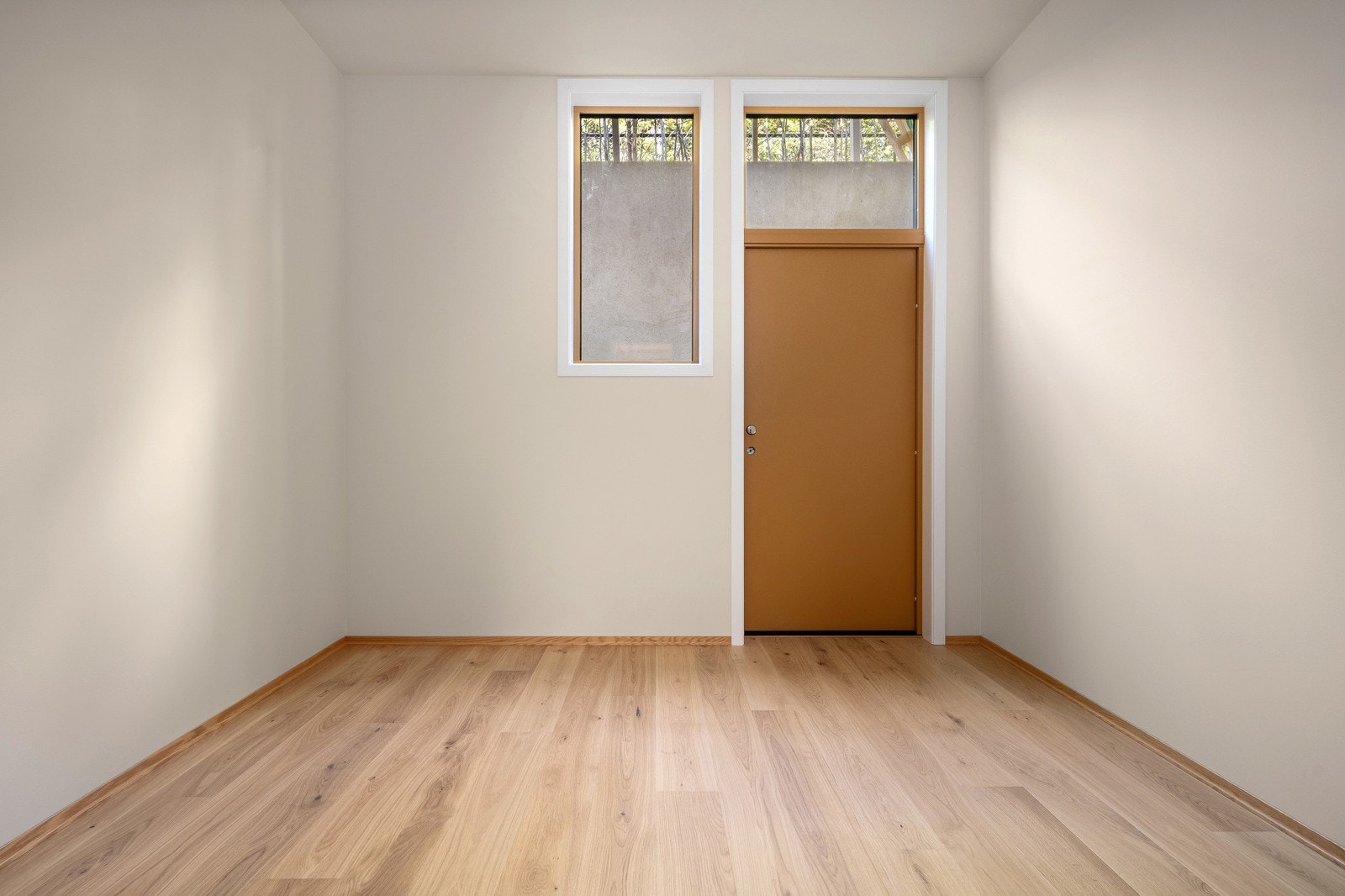 De innvendige bildene er tatt nabohuset, men planløsning og kvaliteter er tilnærmet like (se plantegning for nærmere beskrivelse) Galleribilde