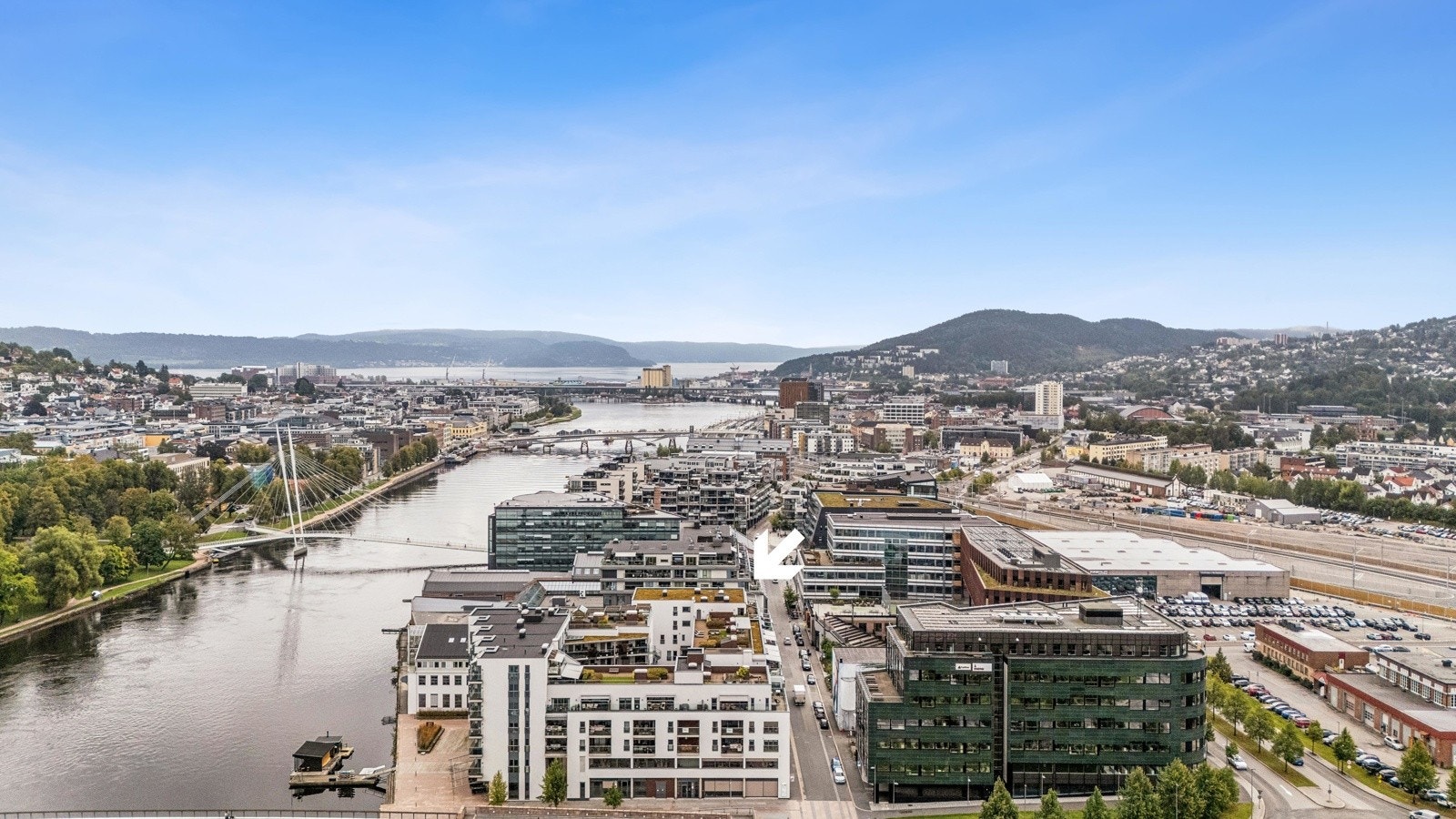 Her bor du med Drammenselva som nærmeste nabo - med mulighet for badstuopplevelser like ved. Galleribilde