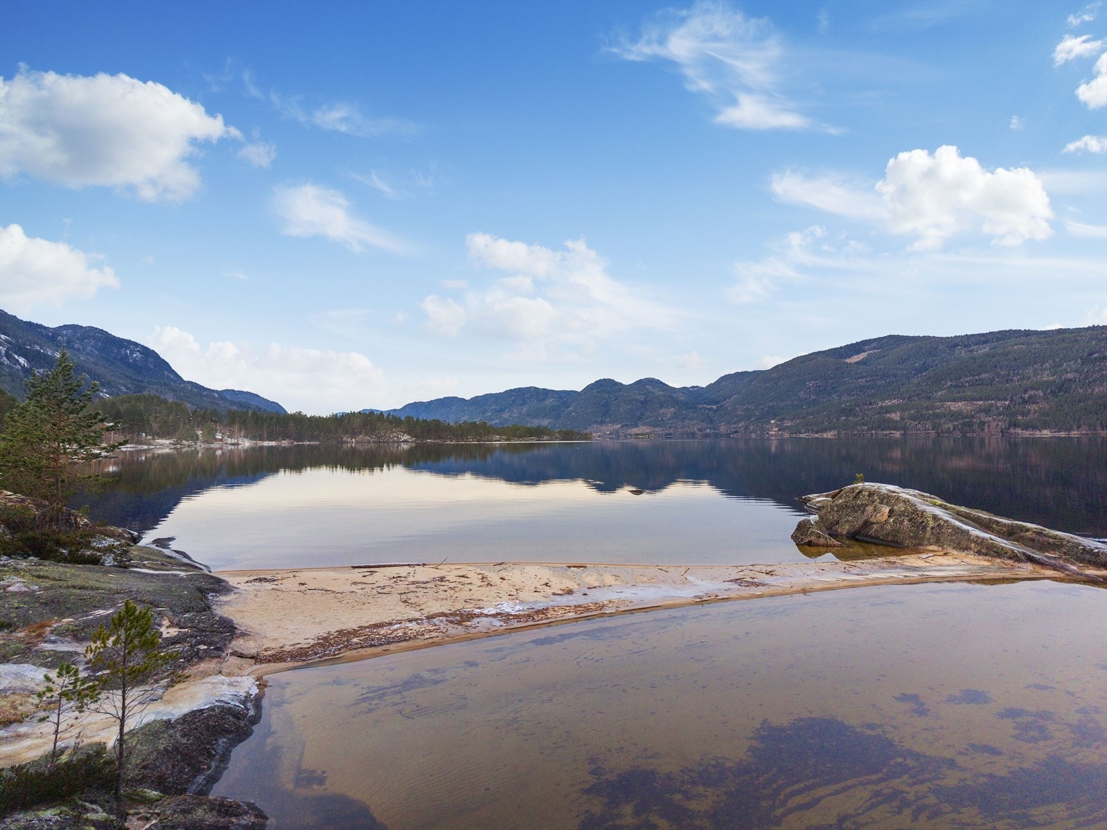 Her kan man bade i nydelig omgivelser Galleribilde