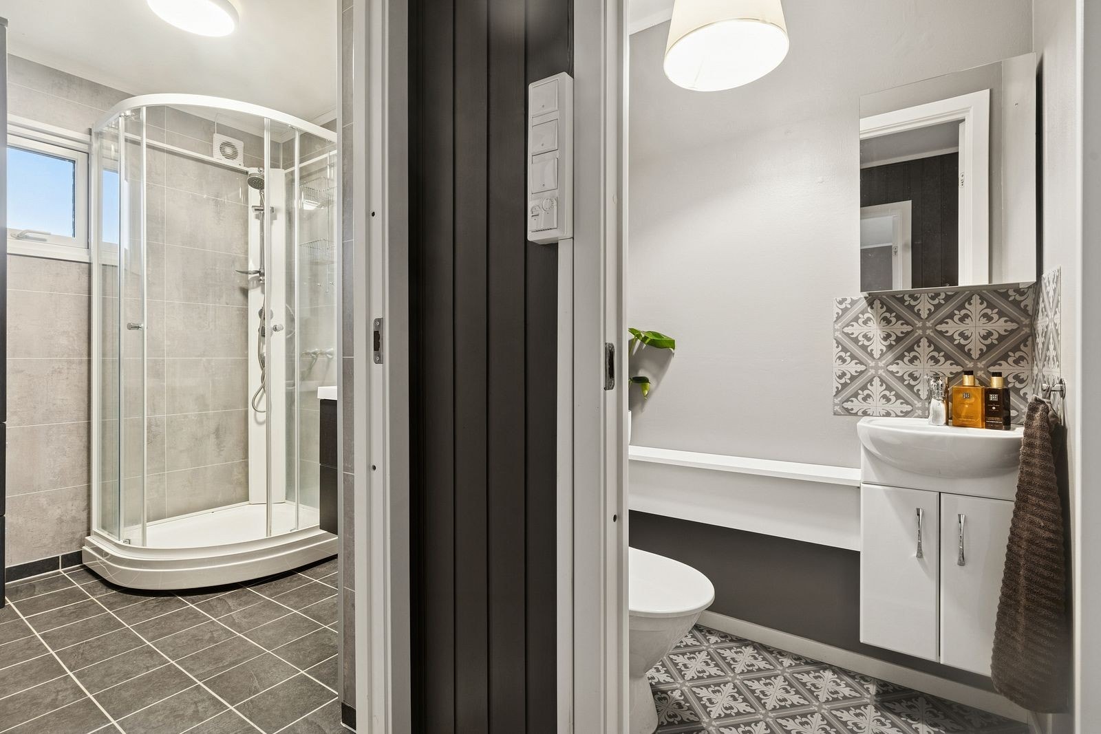 Familievennlig løsning med separat bad og toalettrom. Galleribilde