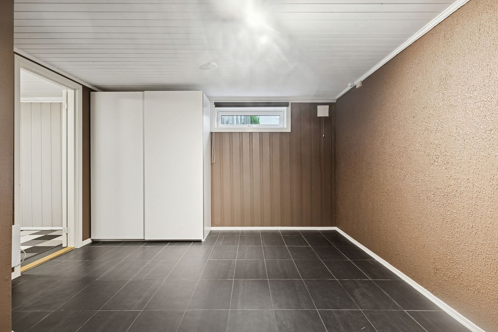 Kjellerstue med varierte bruksmuligheter for både store og små. Galleribilde