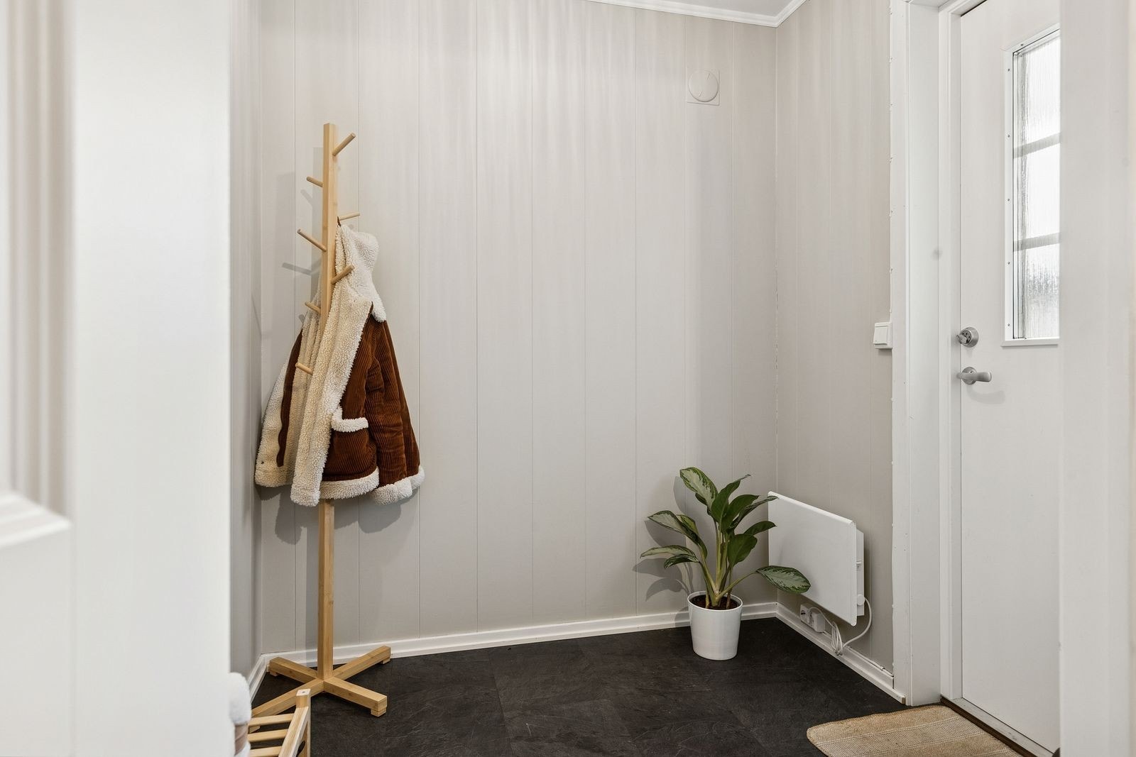 Lys og innbydende entré. Galleribilde