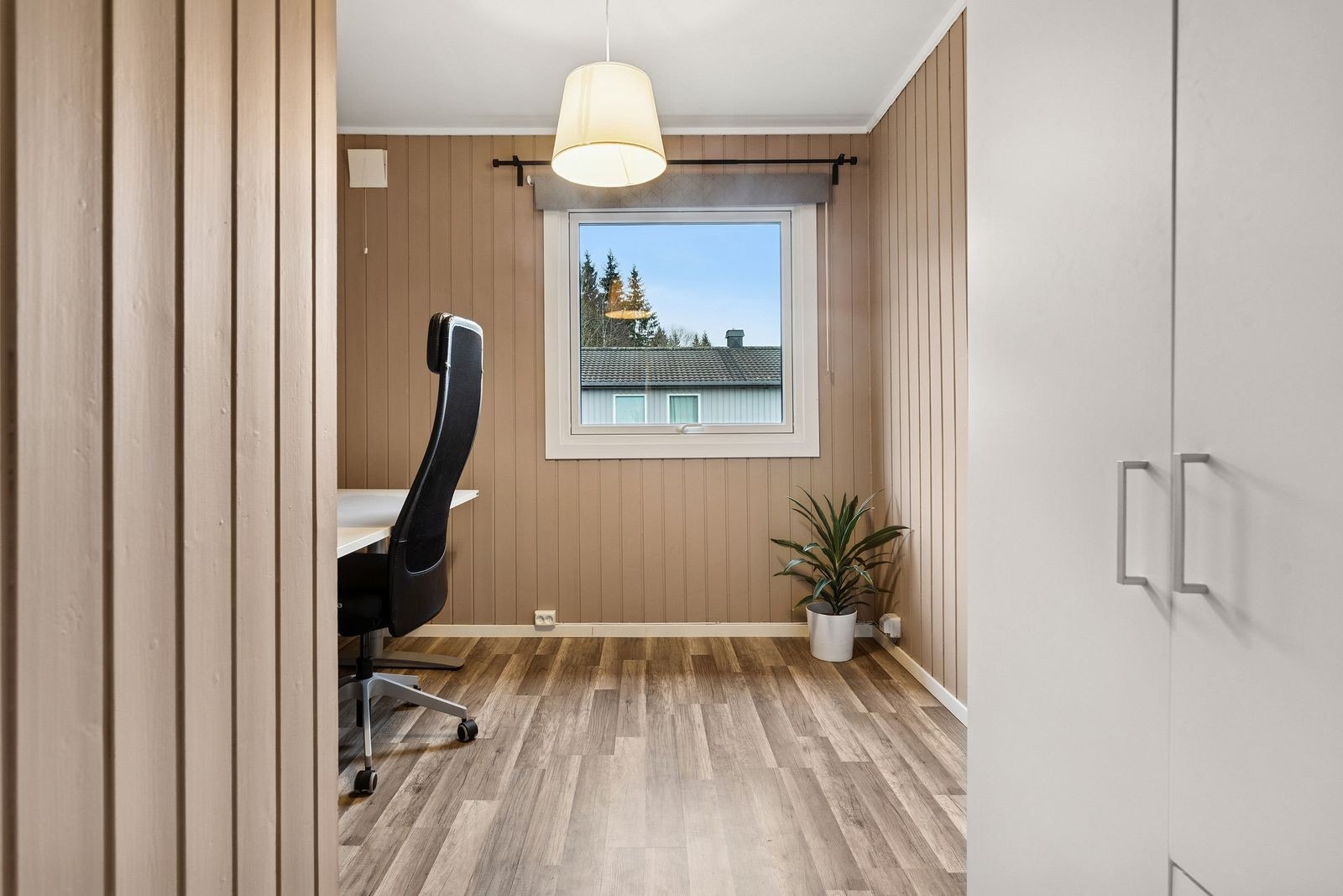 Det tredje rommet er velegnet som kontor, barnerom eller gjesterom. Galleribilde