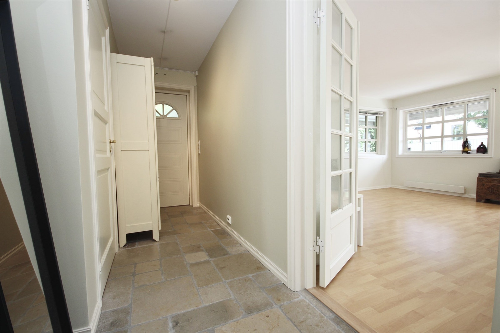 Entré/gang med plass til yttertøy og sko. Galleribilde