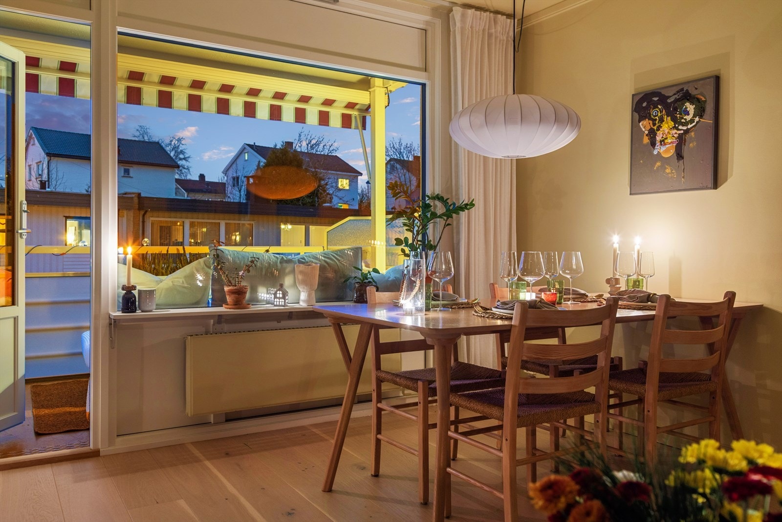 Kveldsstemning i stuen. Galleribilde