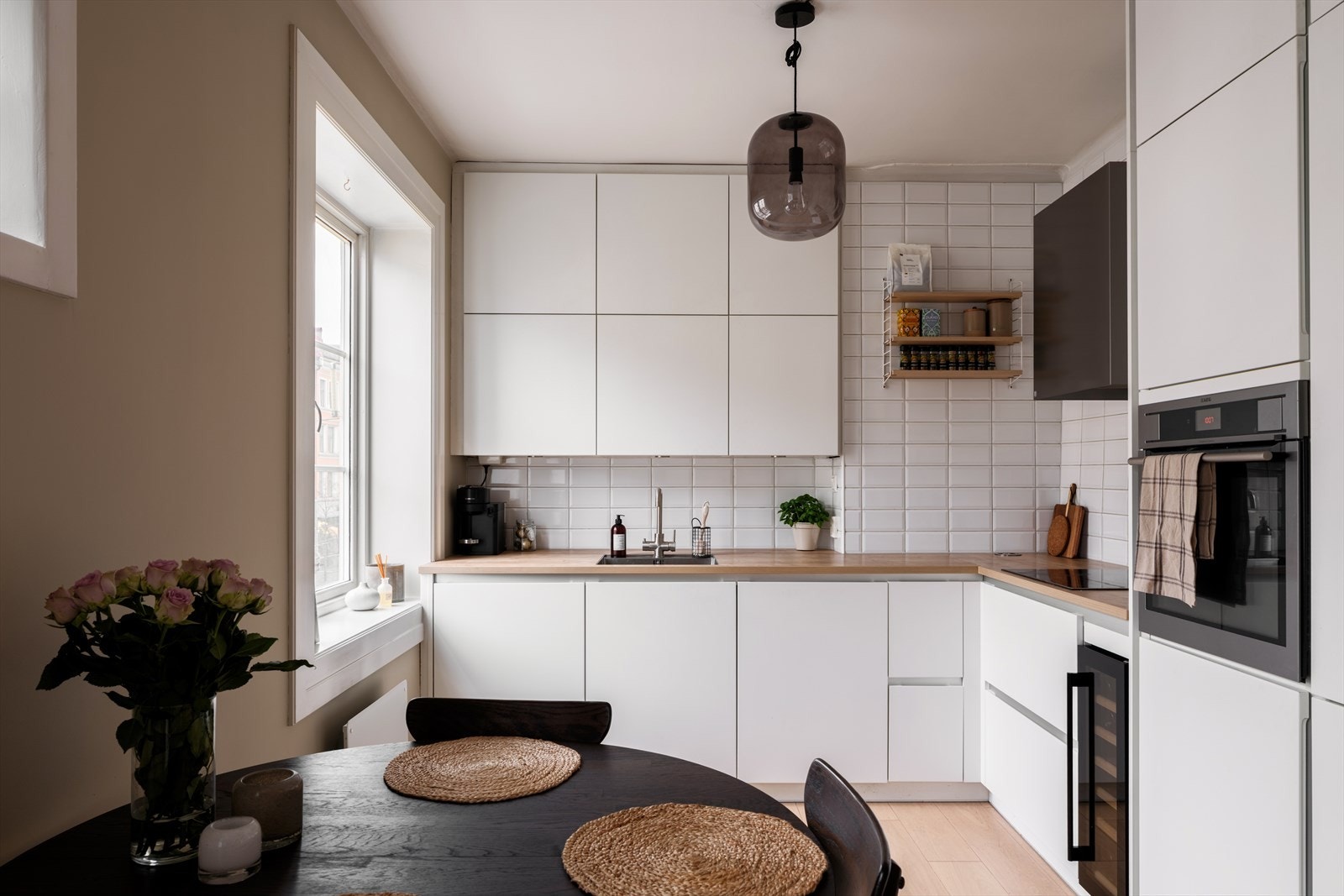 Her får du en rålekker 2-roms med brannbalkong samt en svært attraktiv beliggenhet i en klassisk Torshovgård! Galleribilde