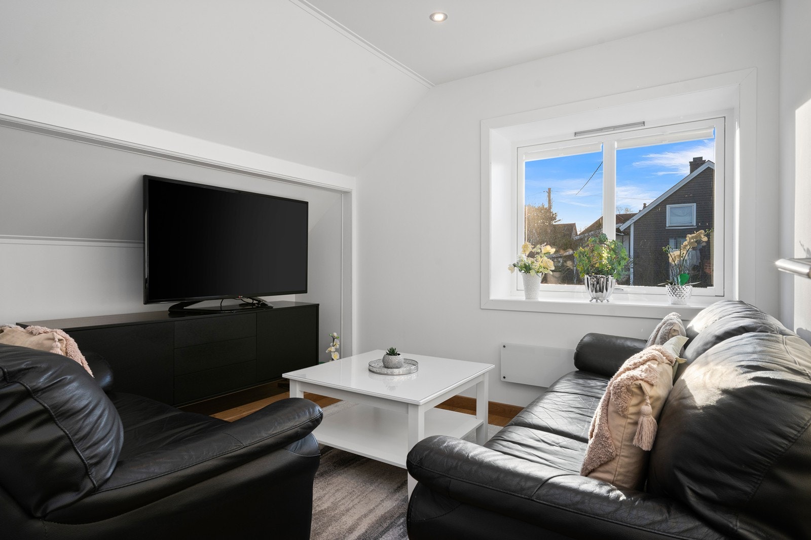 En egen TV-stue gir ekstra fleksibilitet og et eget område for barn eller gjester. Galleribilde