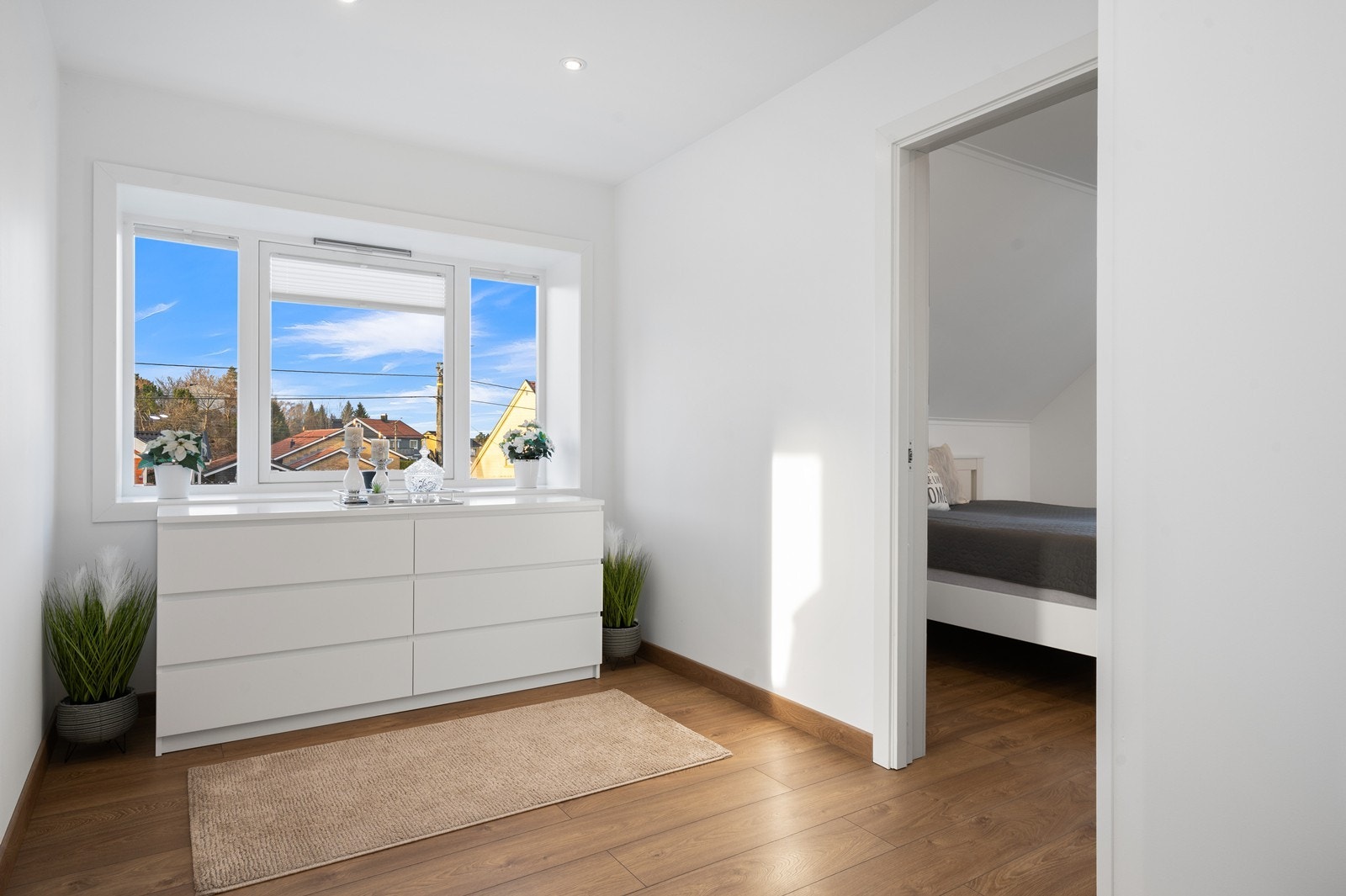 Et fleksibelt areal mellom rommene, ideelt som for eksempel en liten kontorplass eller garderobe. Galleribilde