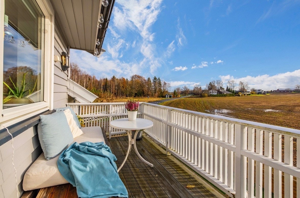 Stor sydvendt balkong på 8kvm Galleribilde