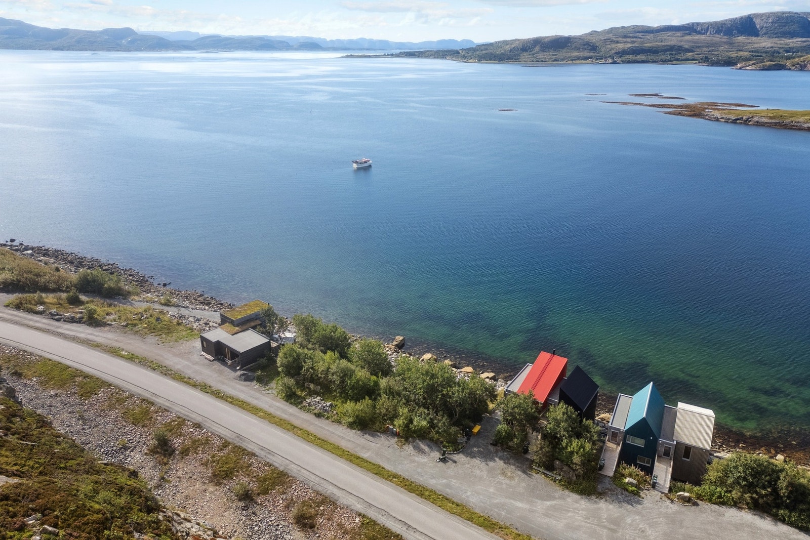 Her sikrer du deg herlig panoramautsikt over sjøen samt fantastiske solforhold! Galleribilde
