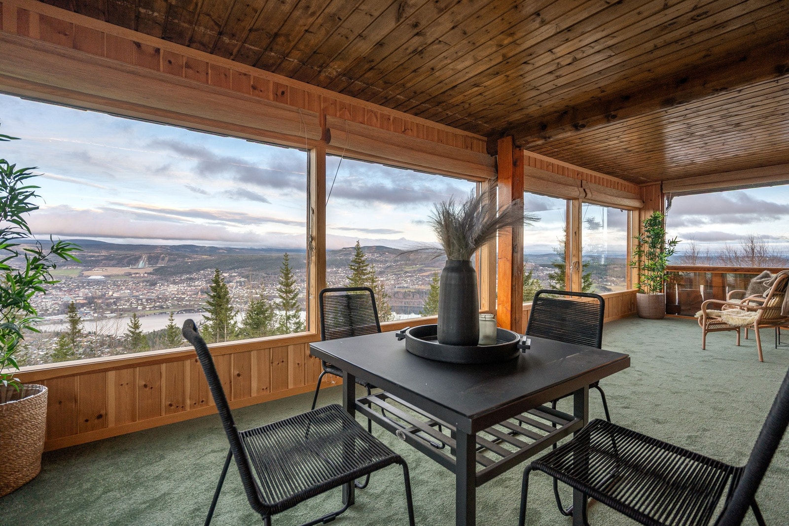 Veranda som er innebygget med glass. Galleribilde