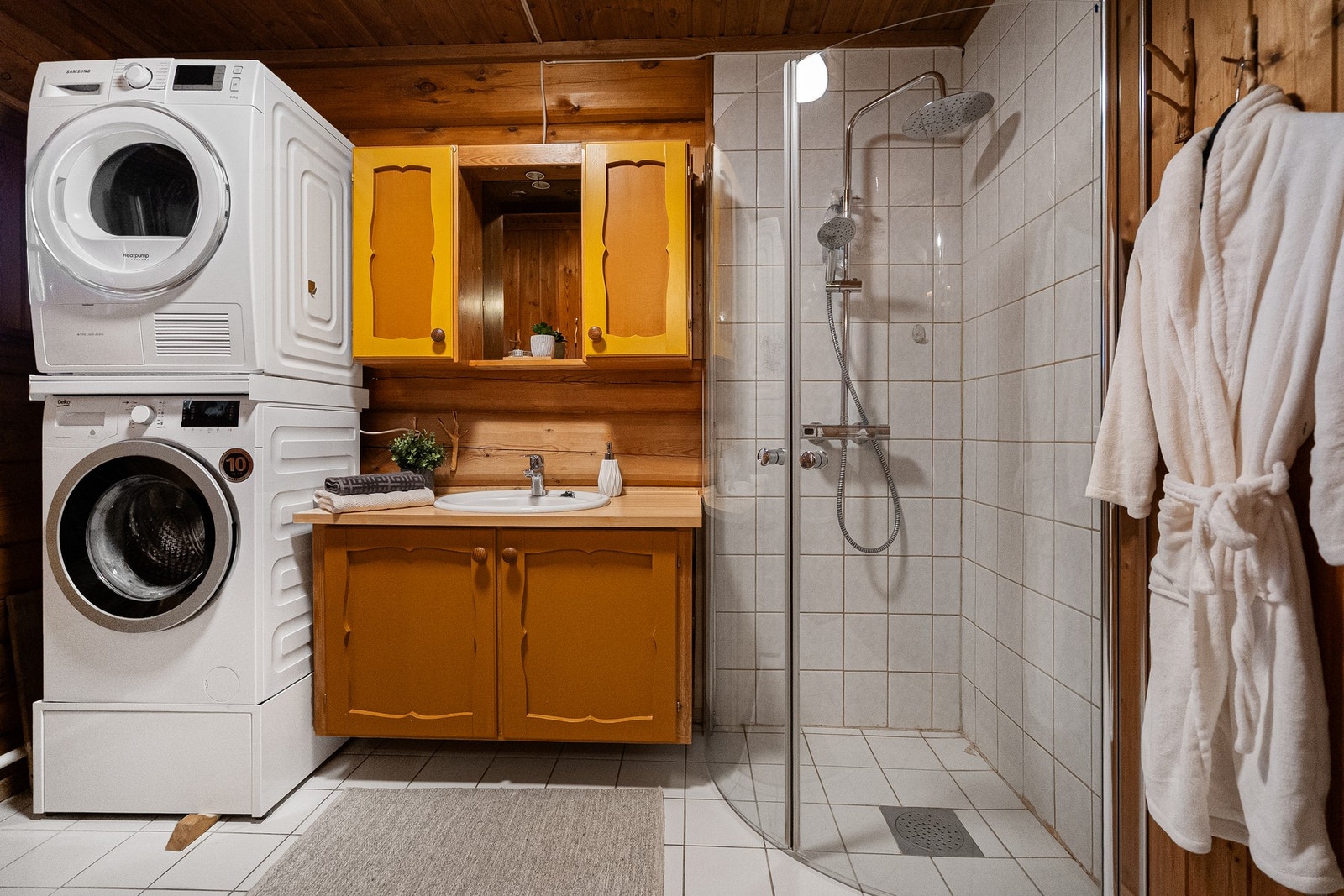 Bad med opplegg for vaskemaskin. Galleribilde